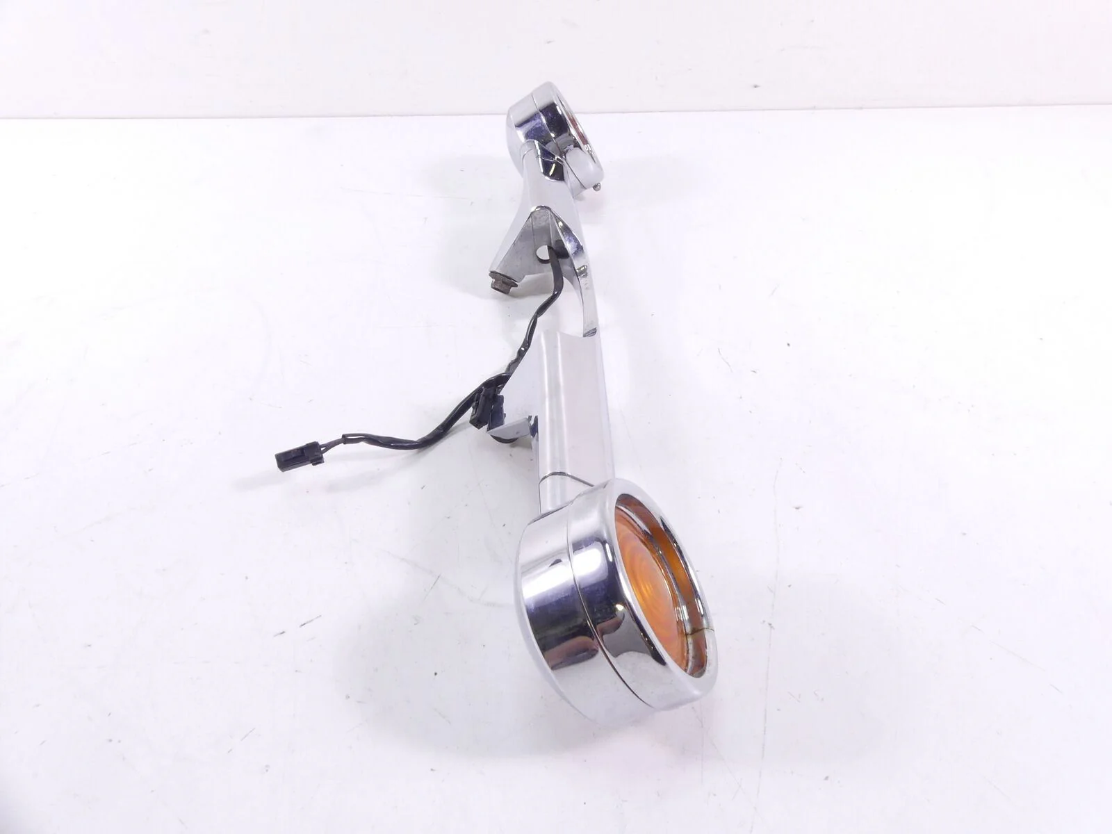 2003 Harley Touring FLHTCI Electra Glide Rear Blinker Bar Assembly 68145-98 - Image 4