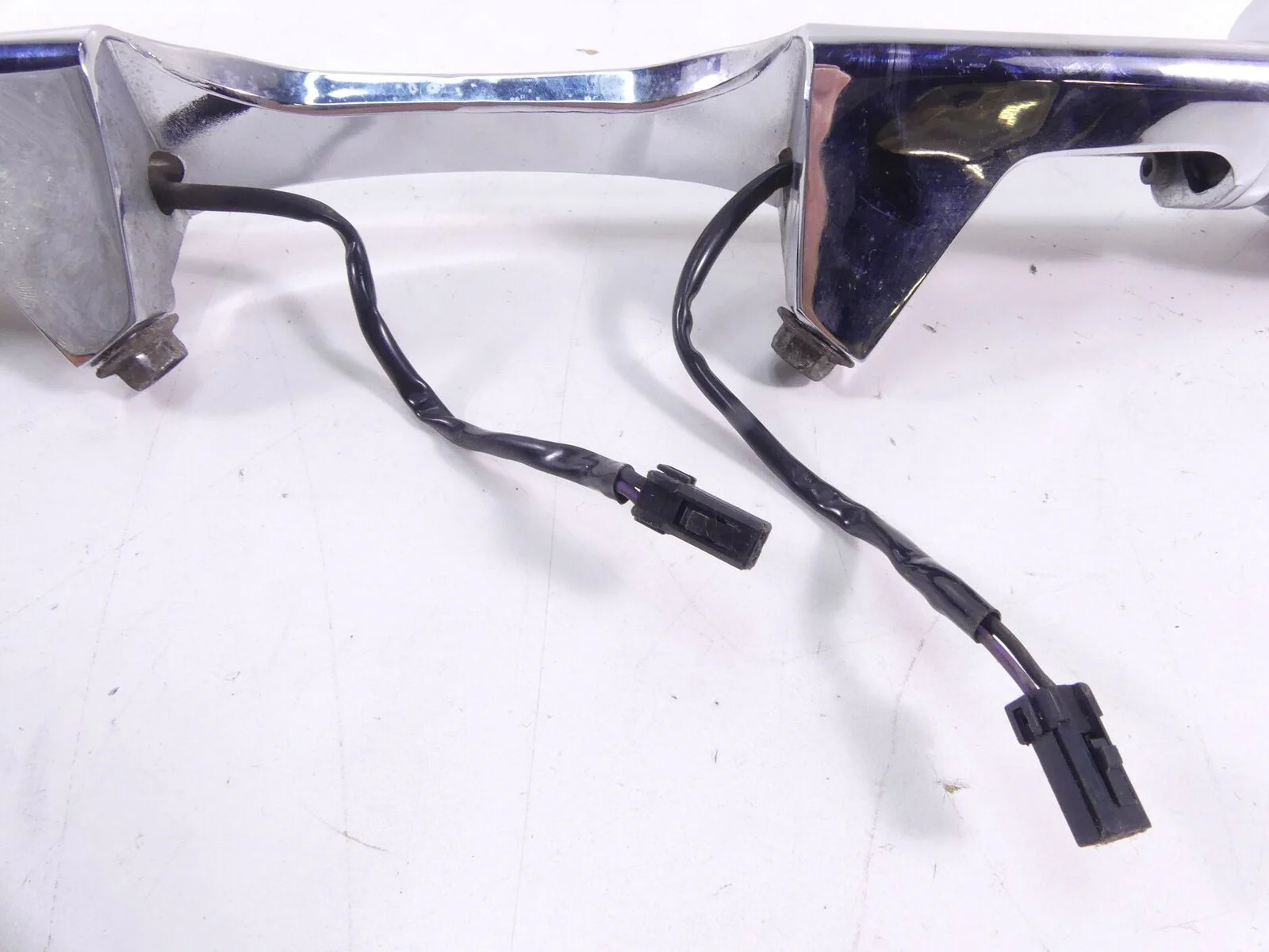2003 Harley Touring FLHTCI Electra Glide Rear Blinker Bar Assembly 68145-98 - Image 7