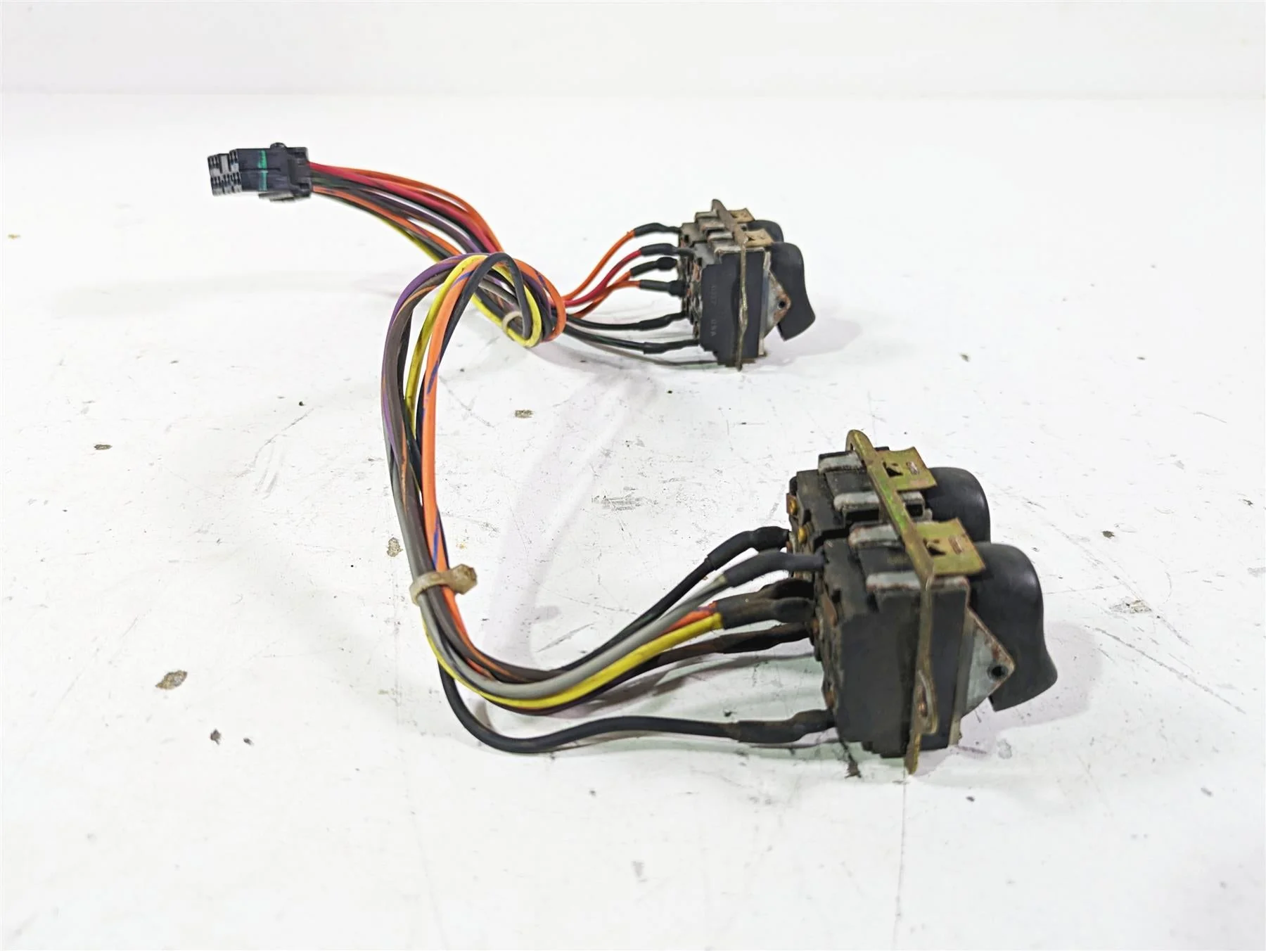 2003 Harley Touring FLHTCUI 100TH E-Glide Auxiliary Switch Set Cruise 70271-98 - Image 5