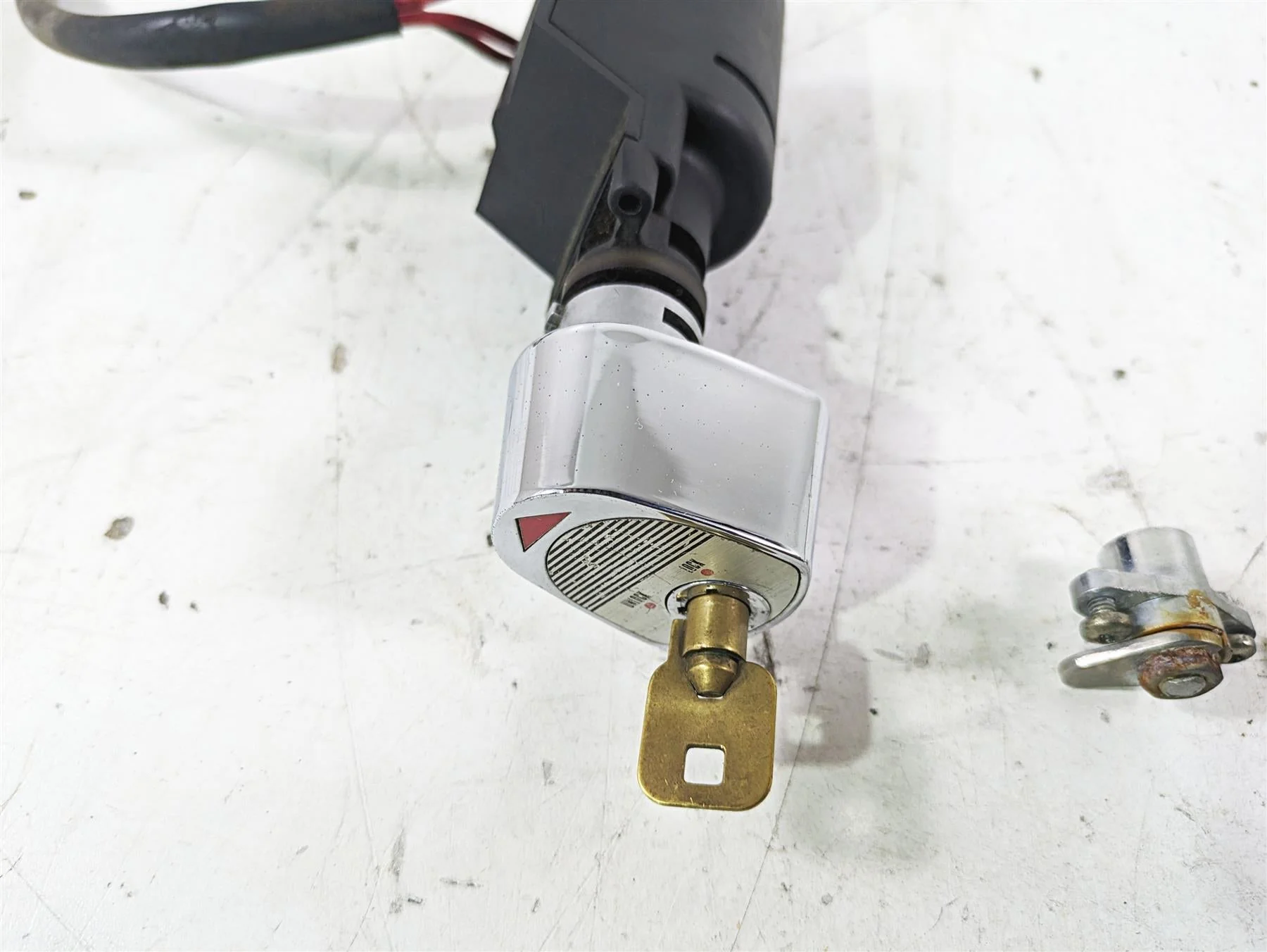 2003 Harley Touring FLHTCUI 100TH E-Glide Ignition Switch Key Lock Set 71640-99 - Image 5
