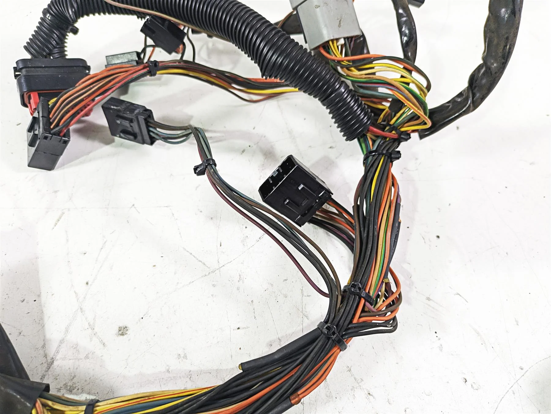 2003 Harley Touring FLHTCUI 100TH E-Glide Interconnect Wiring - Read 70232-03 - Image 6