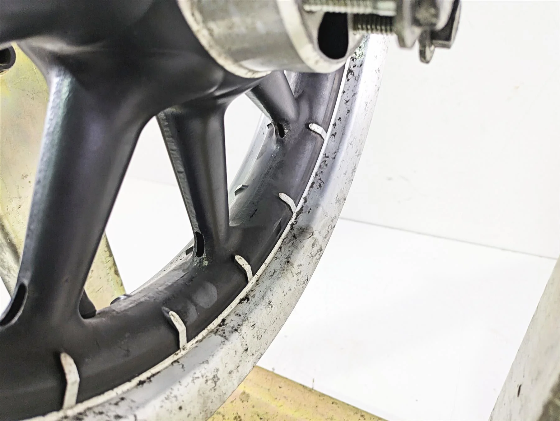2003 Harley Touring FLHTCUI E-Glide 100th 16x3 Rear Wheel Cast 43402-00B - Image 10