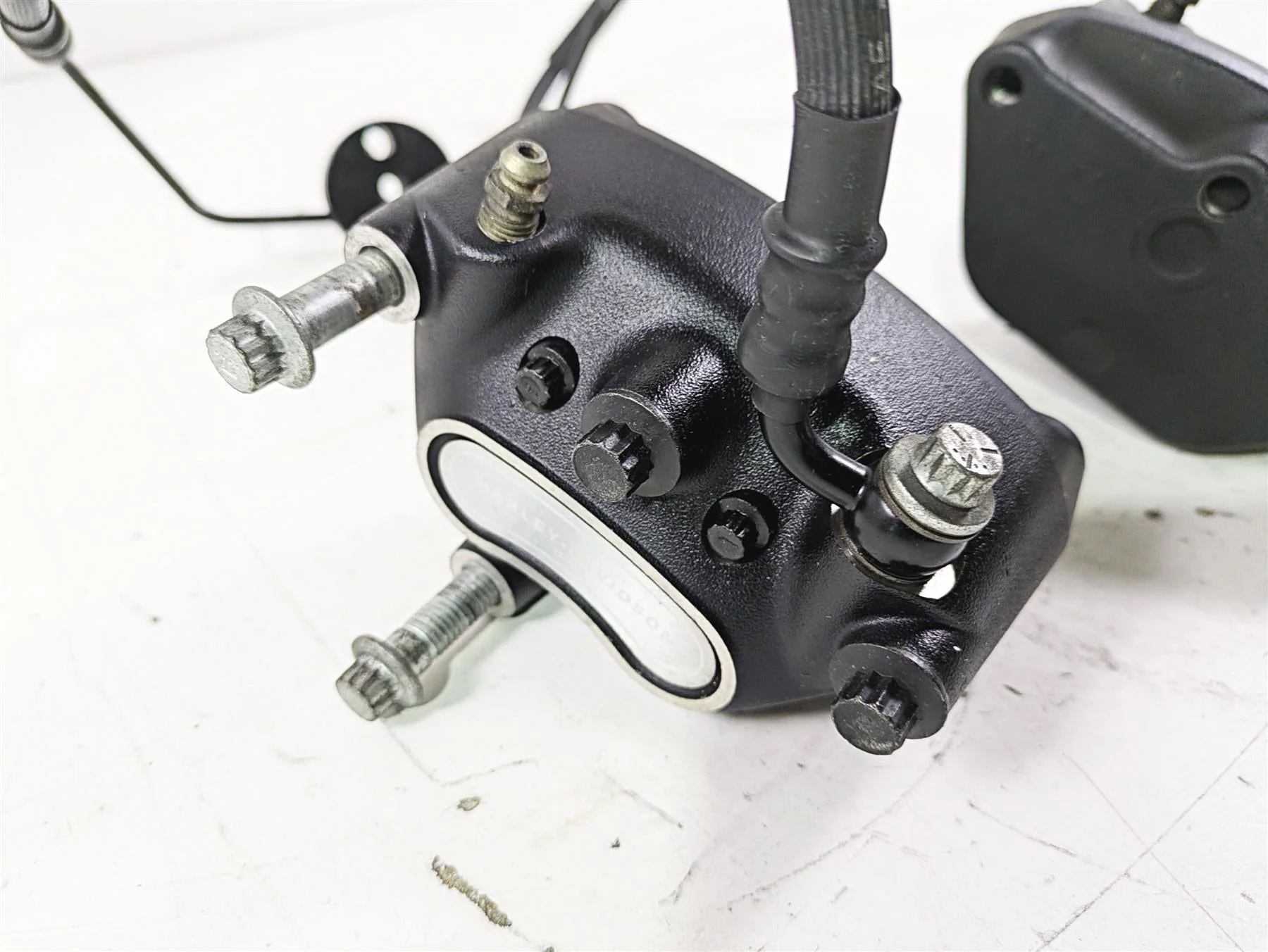 2003 Harley Touring FLHTCUI E-Glide 100th Front Brake Caliper Set 44023-00C - Image 6