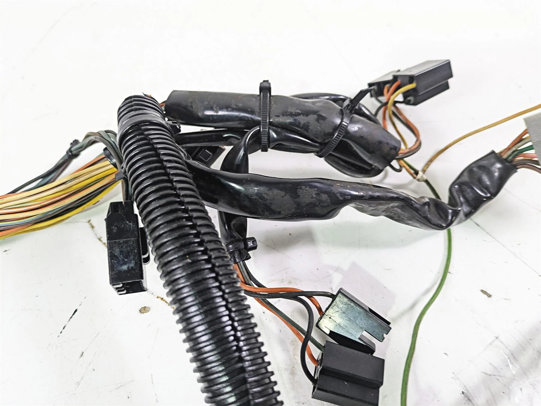 2003 Harley Touring FLHTCUI E-Glide 100th Front Interconnect Wiring 70232-03 - Image 11