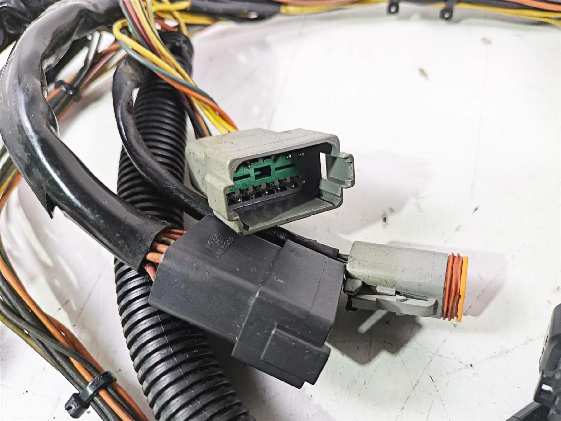 2003 Harley Touring FLHTCUI E-Glide 100th Front Interconnect Wiring 70232-03 - Image 12