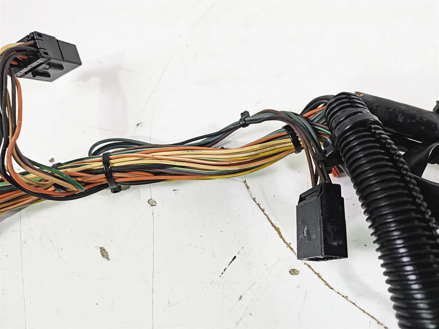 2003 Harley Touring FLHTCUI E-Glide 100th Front Interconnect Wiring 70232-03 - Image 3
