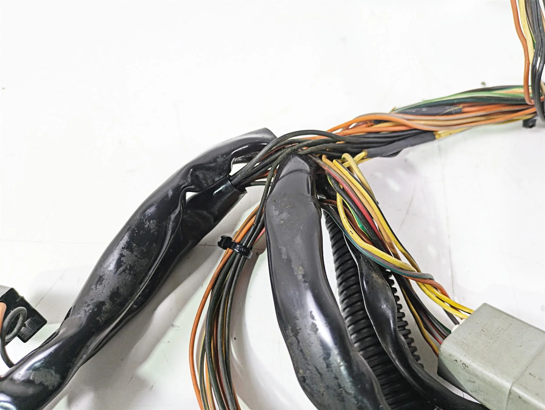 2003 Harley Touring FLHTCUI E-Glide 100th Front Interconnect Wiring 70232-03 - Image 5