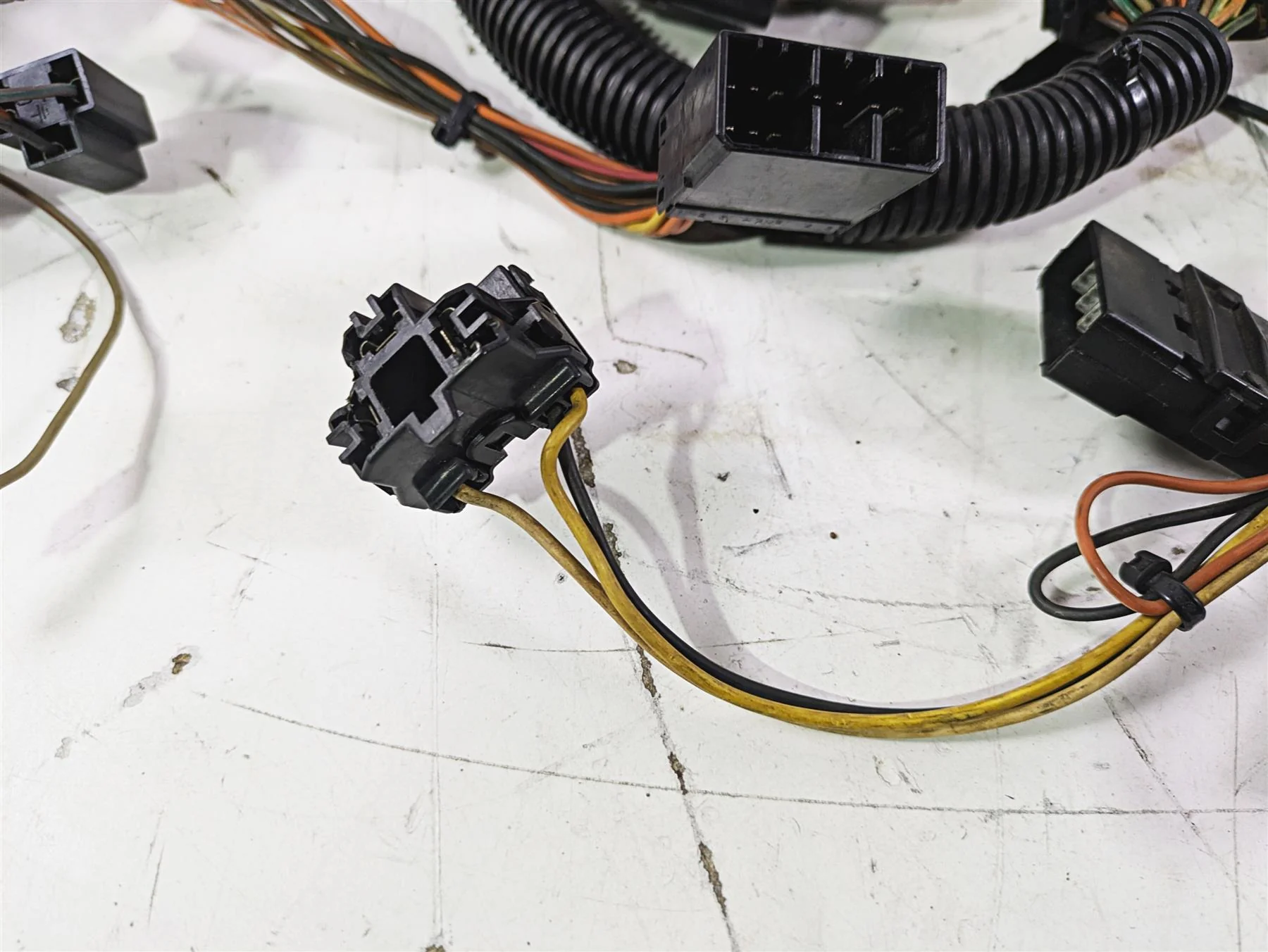 2003 Harley Touring FLHTCUI E-Glide 100th Front Interconnect Wiring 70232-03 - Image 8
