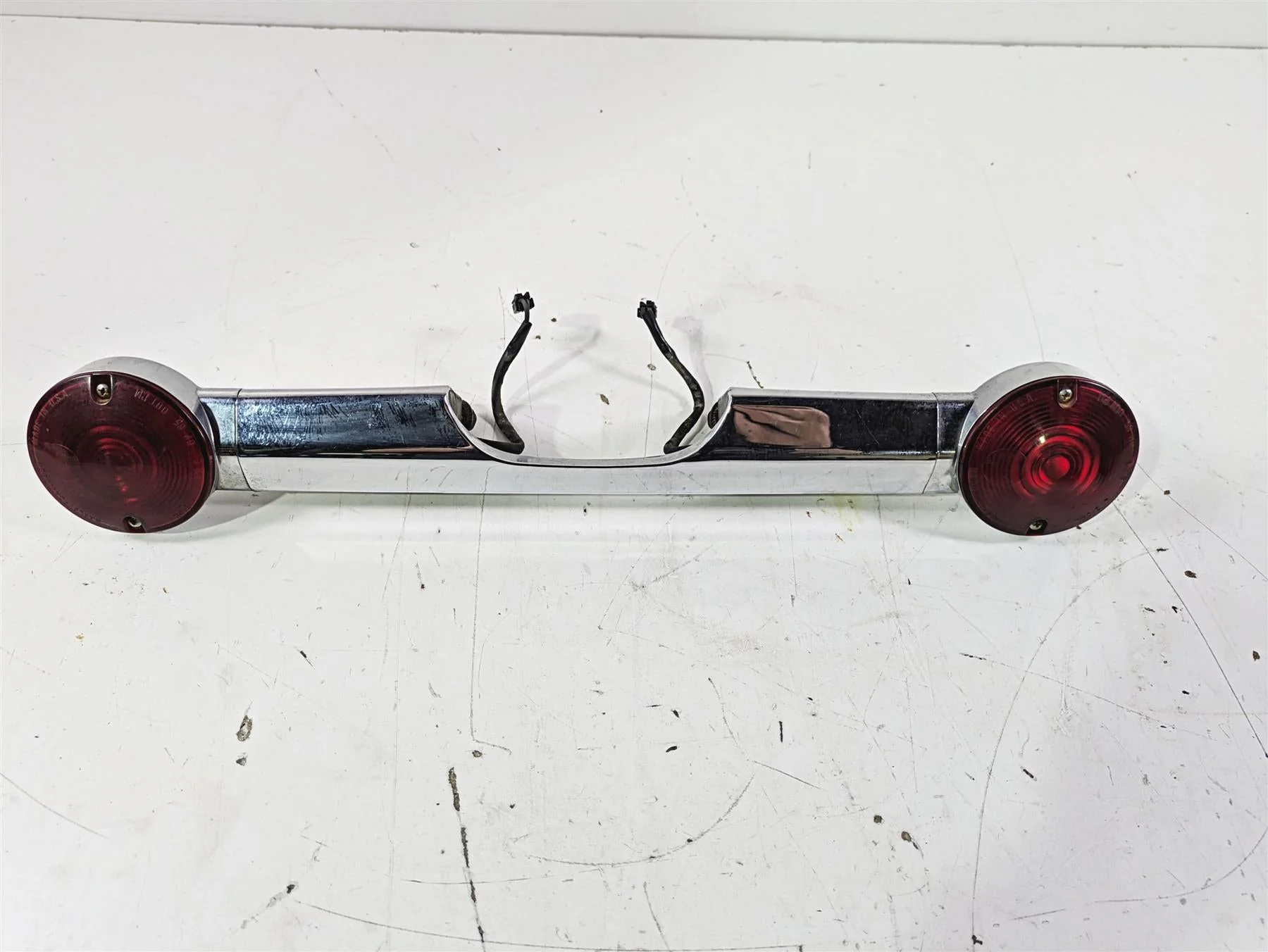 2003 Harley Touring FLHTCUI E-Glide 100th Rear Blinker Turn Signal Bar 68145-98