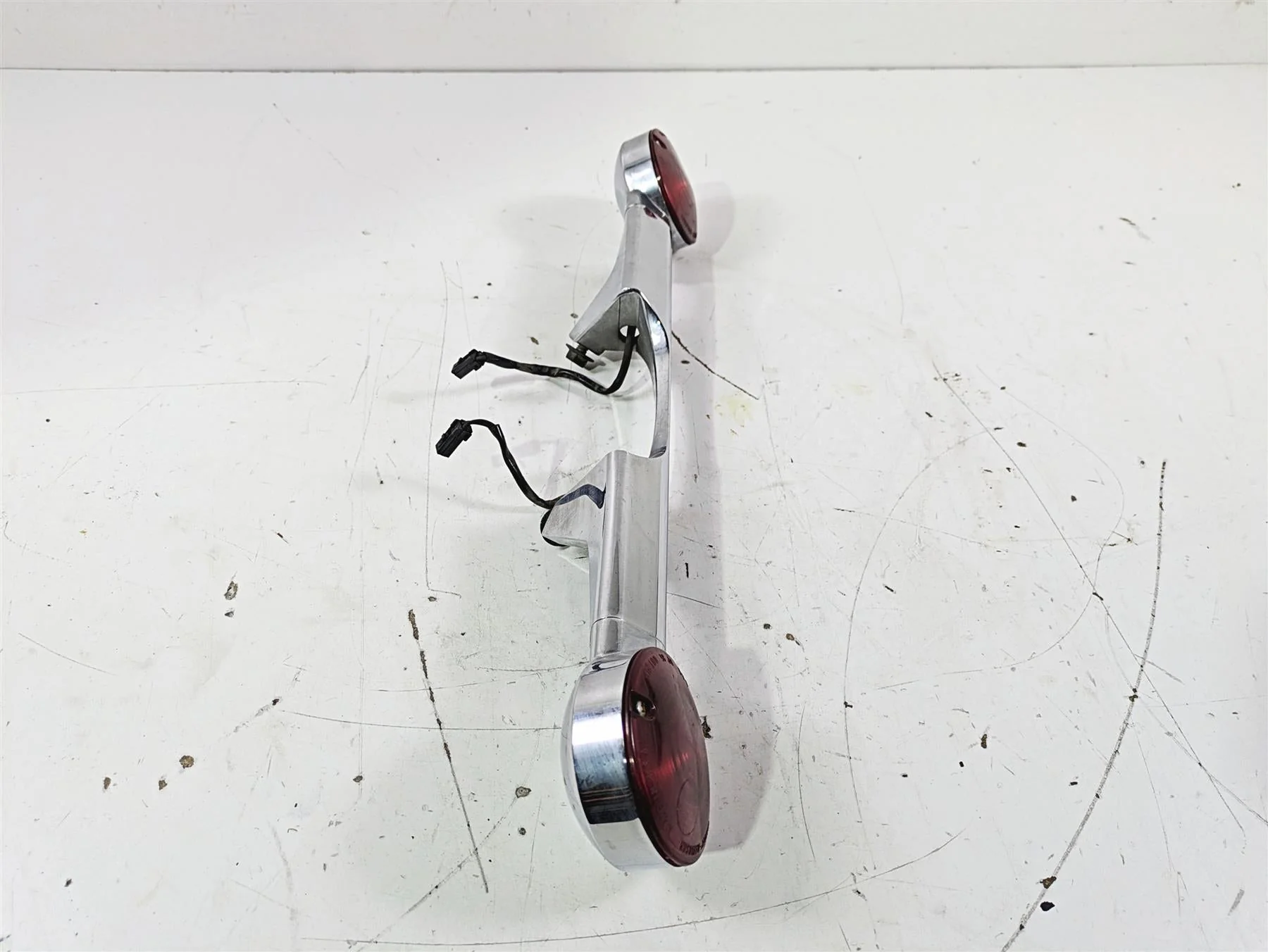 2003 Harley Touring FLHTCUI E-Glide 100th Rear Blinker Turn Signal Bar 68145-98 - Image 2