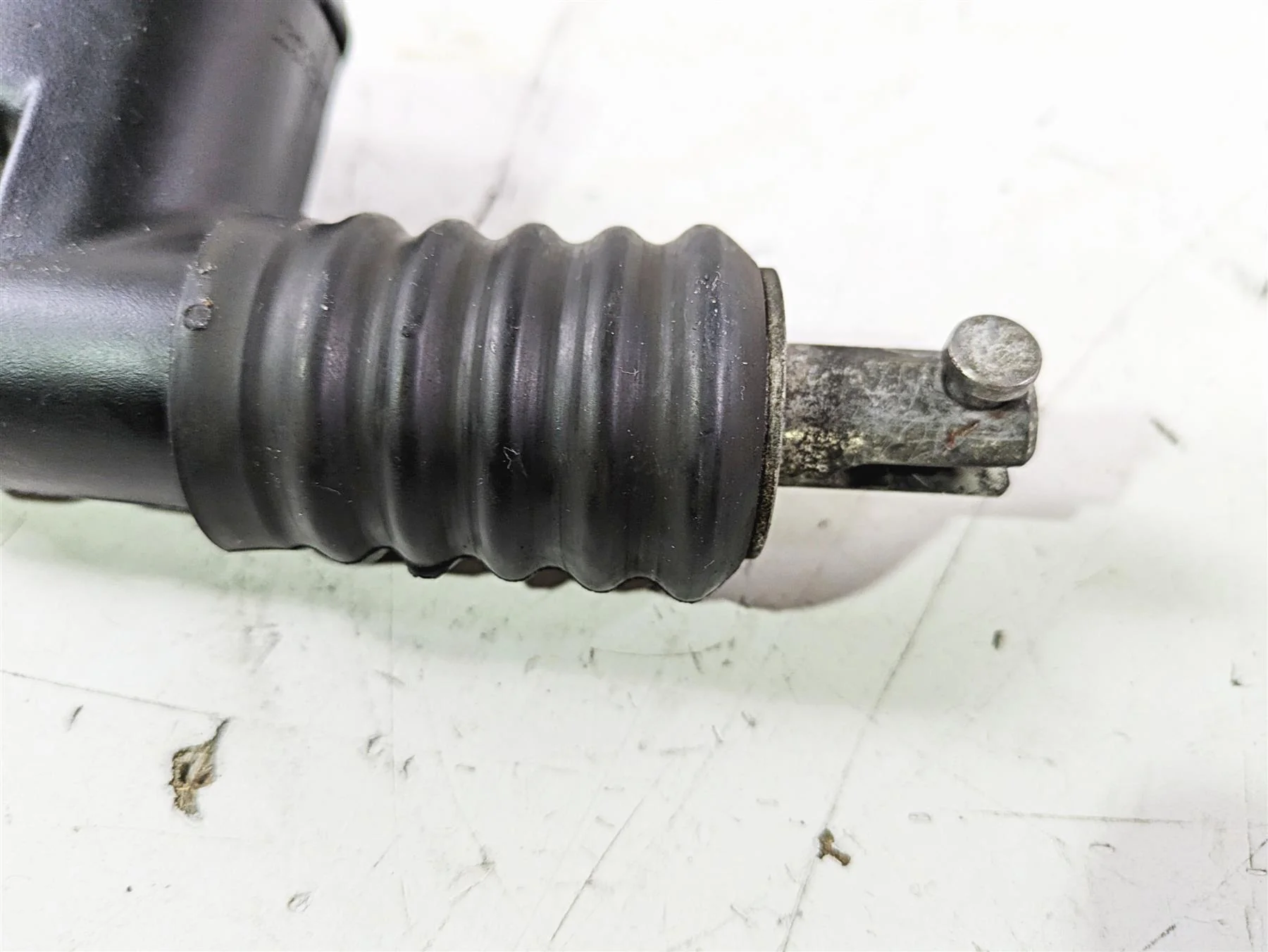 2003 Harley Touring FLHTCUI E-Glide 100th Rear Brake Master Cylinder 41755-99F - Image 10