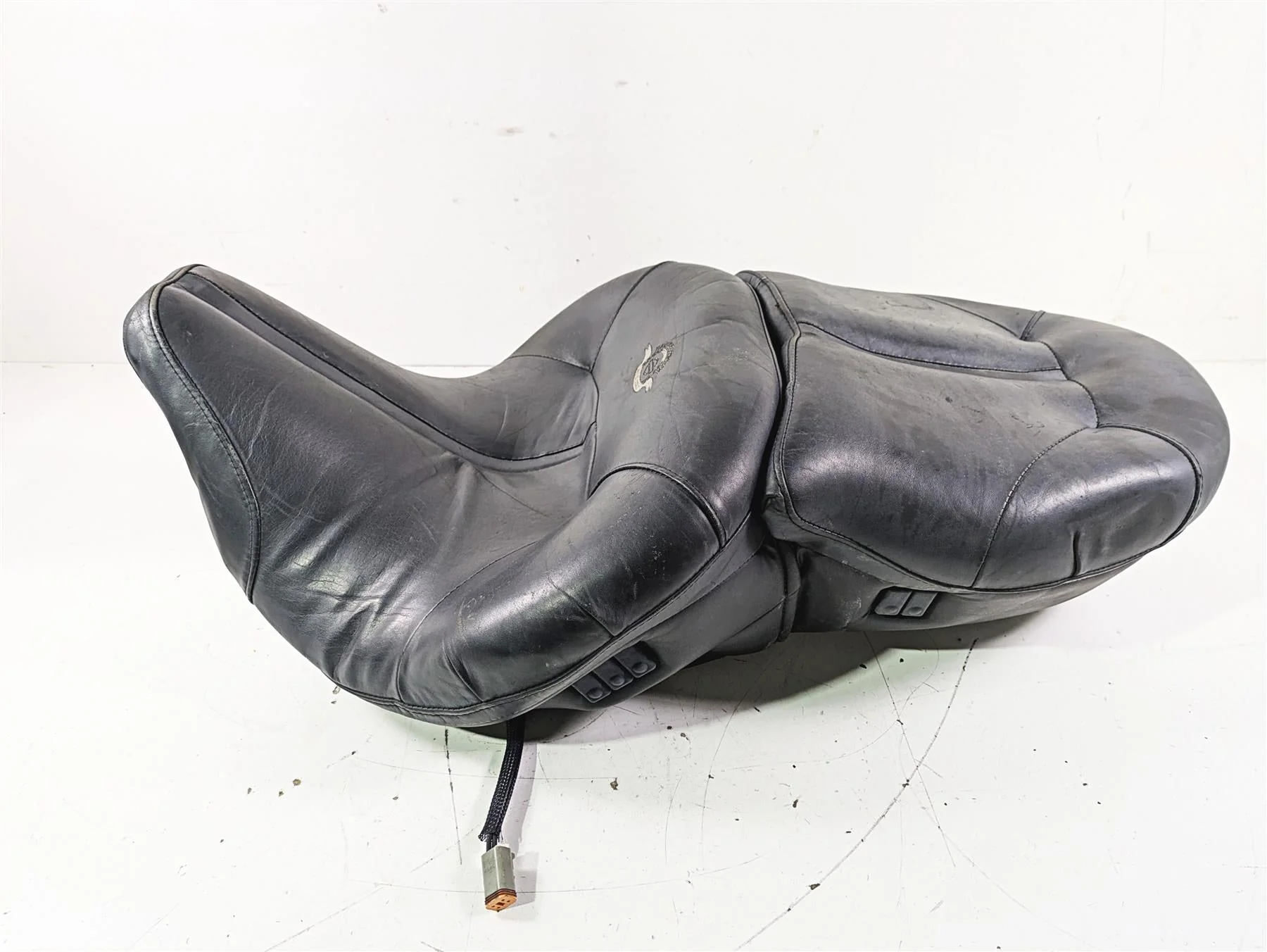 2003 Harley Touring FLHTCUI E-Glide 100th Road Zeppelin Air Seat 52333-97E - Image 3
