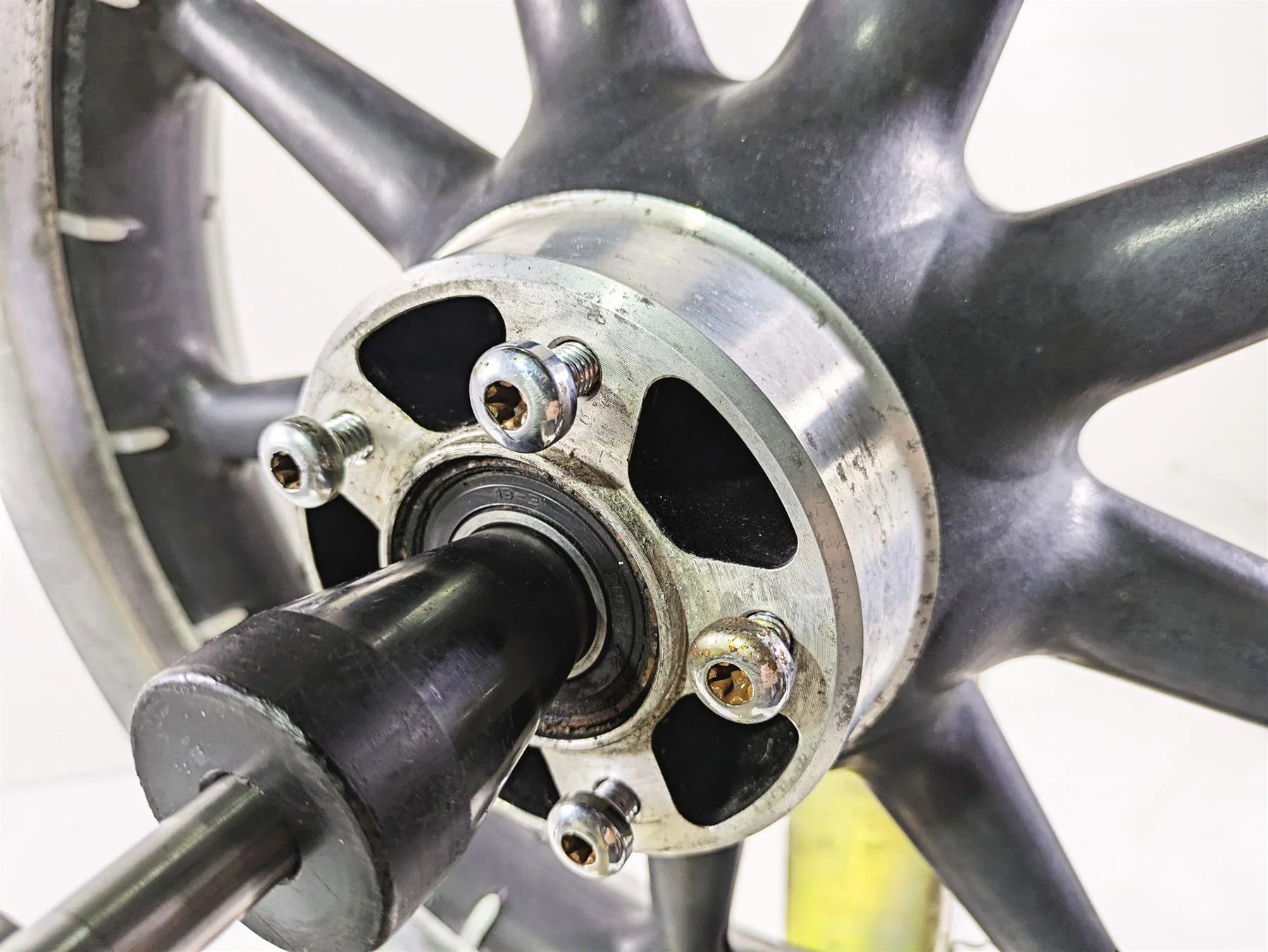 2003 Harley Touring FLHTCUI E-Glide 100th Straight 16x3 Front Wheel 43493-00 - Image 7
