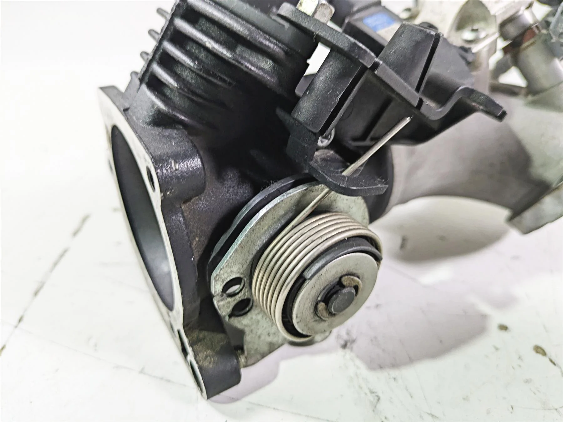 2003 Harley Touring FLHTCUI E-Glide 100th Throttle Body Fuel Injection 27600-01A - Image 9