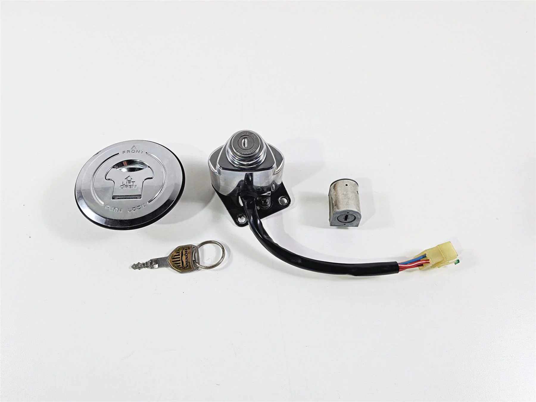 2003 Honda V-Twin VTX1800 C Ignition Switch Key Lock Tank Cap Set 35010-MCH-010