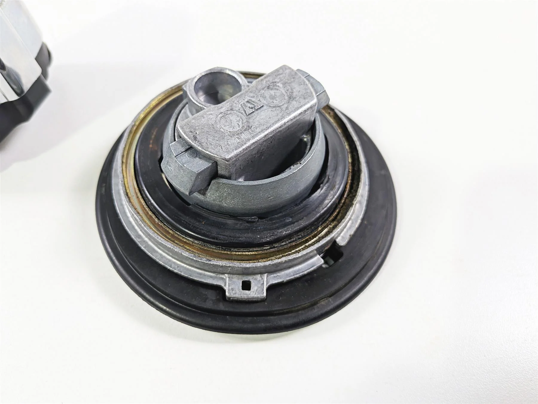 2003 Honda V-Twin VTX1800 C Ignition Switch Key Lock Tank Cap Set 35010-MCH-010 - Image 11