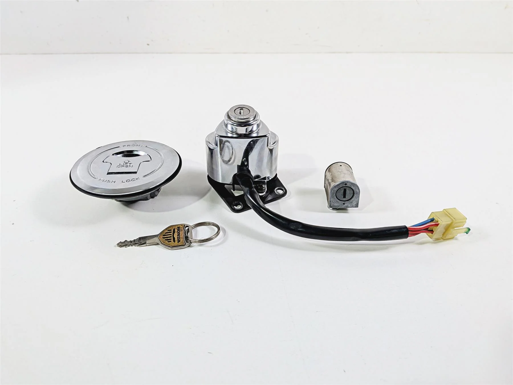 2003 Honda V-Twin VTX1800 C Ignition Switch Key Lock Tank Cap Set 35010-MCH-010 - Image 2