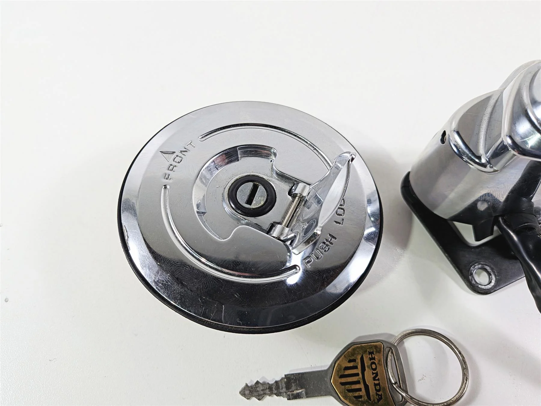 2003 Honda V-Twin VTX1800 C Ignition Switch Key Lock Tank Cap Set 35010-MCH-010 - Image 3