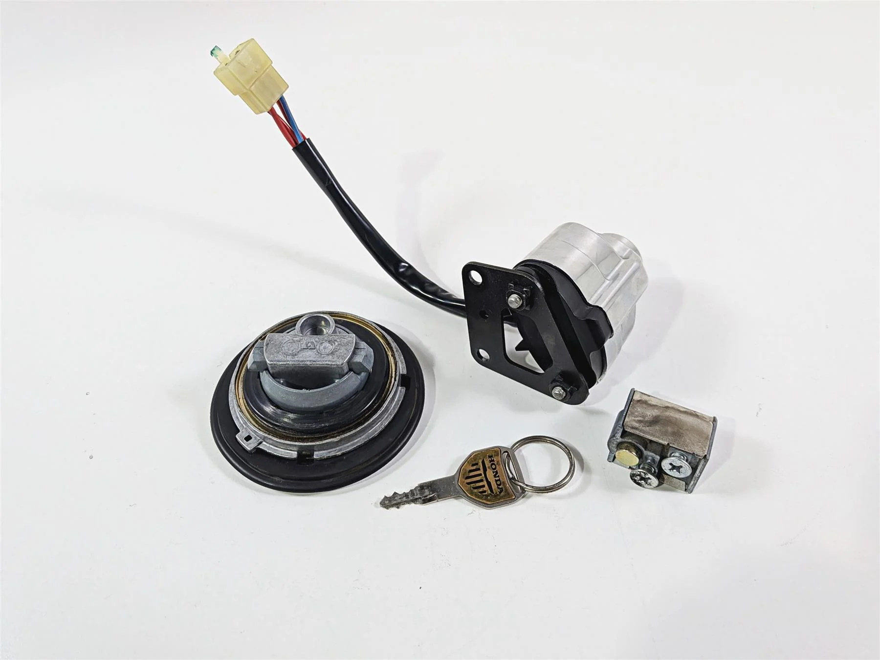 2003 Honda V-Twin VTX1800 C Ignition Switch Key Lock Tank Cap Set 35010-MCH-010 - Image 4