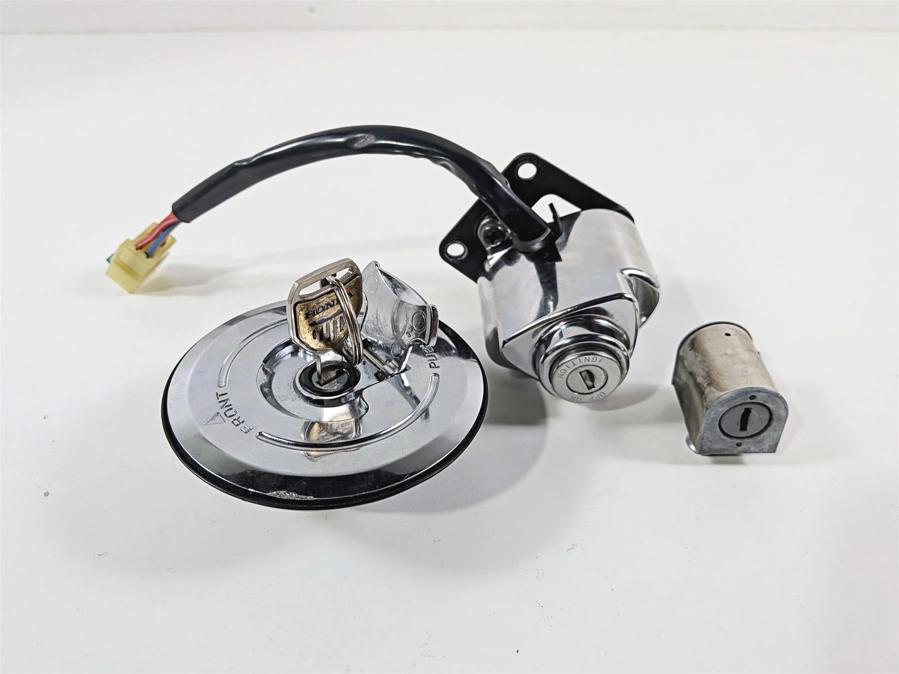 2003 Honda V-Twin VTX1800 C Ignition Switch Key Lock Tank Cap Set 35010-MCH-010 - Image 7