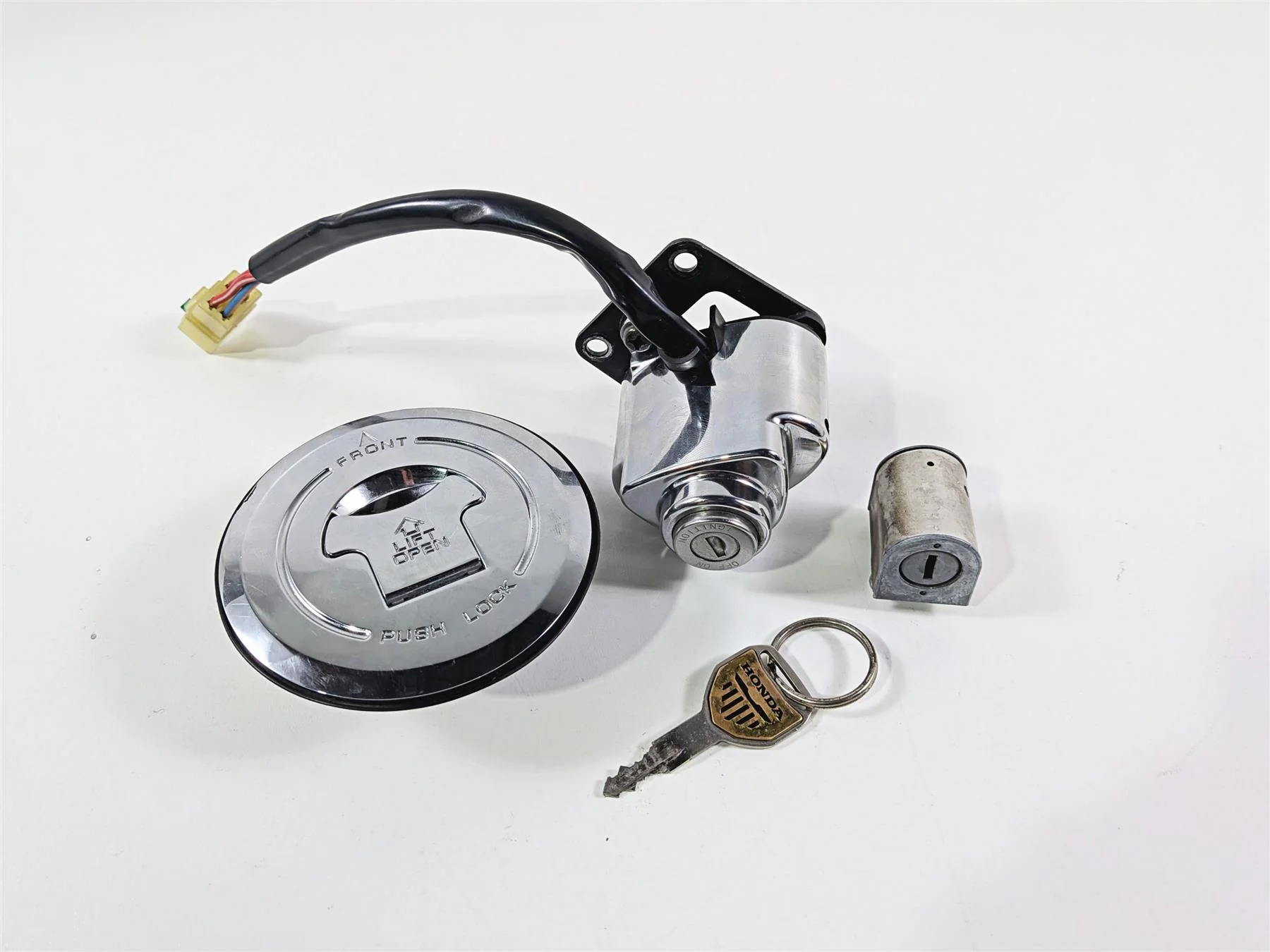 2003 Honda V-Twin VTX1800 C Ignition Switch Key Lock Tank Cap Set 35010-MCH-010 - Image 8