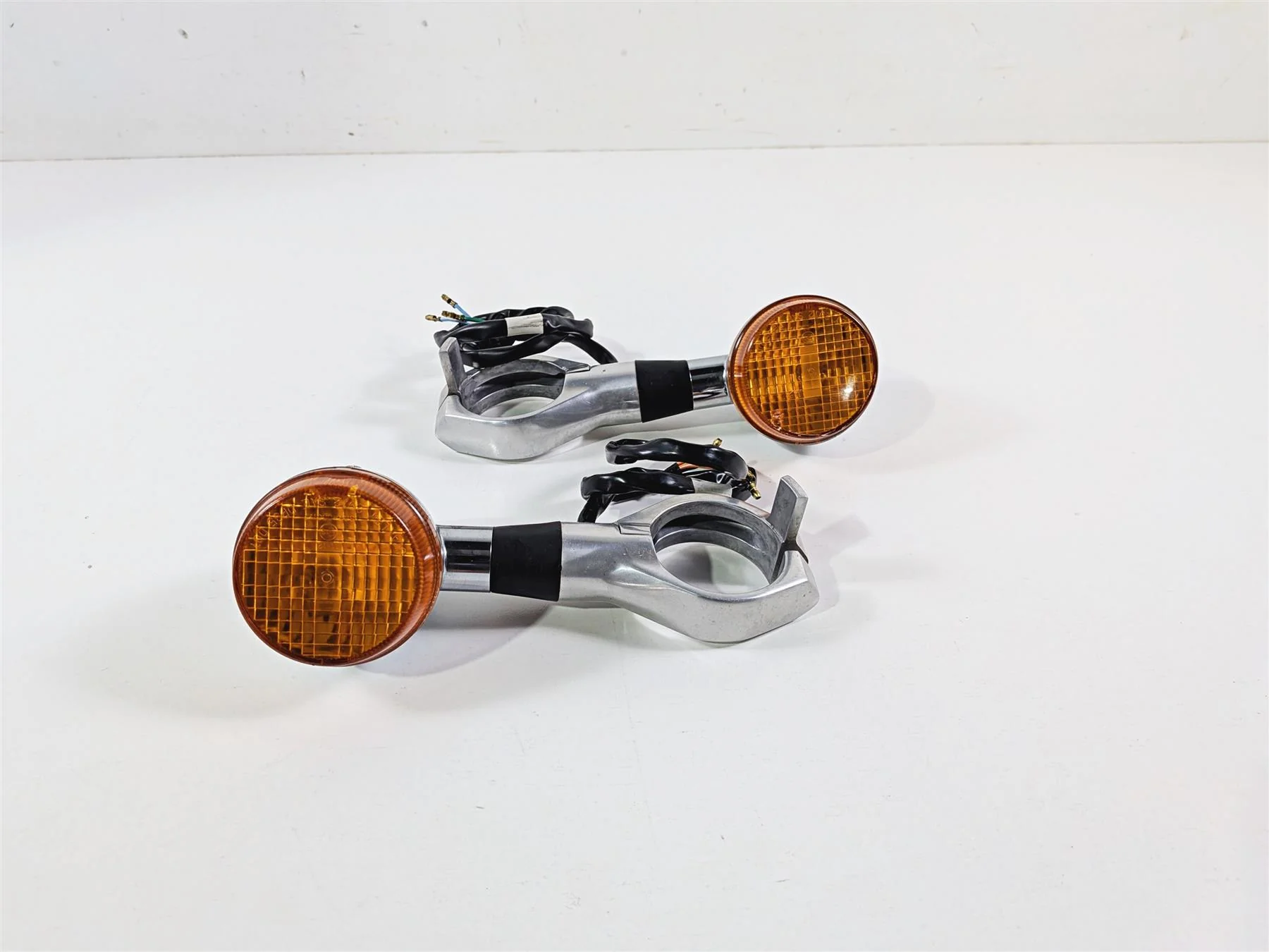 2003 Honda V-Twin VTX1800 C Left Right Front Blinker Clamp Set 33400-MBH-672 - Image 2