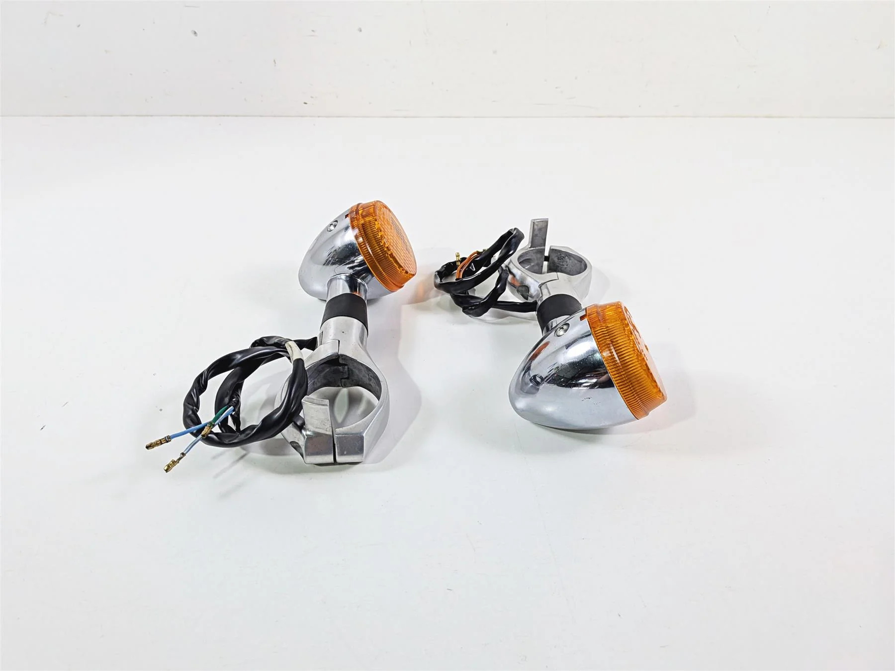 2003 Honda V-Twin VTX1800 C Left Right Front Blinker Clamp Set 33400-MBH-672 - Image 3