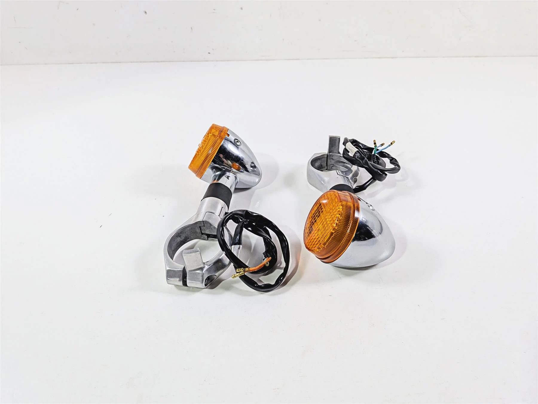 2003 Honda V-Twin VTX1800 C Left Right Front Blinker Clamp Set 33400-MBH-672 - Image 5