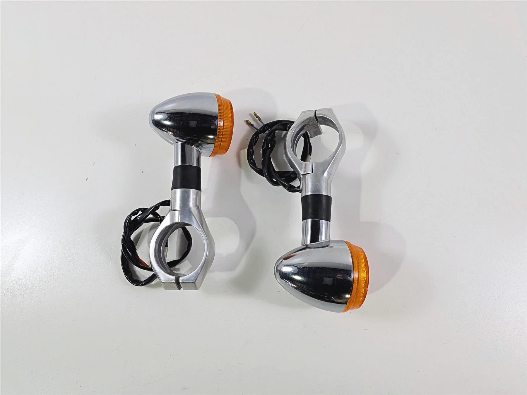 2003 Honda V-Twin VTX1800 C Left Right Front Blinker Clamp Set 33400-MBH-672 - Image 6