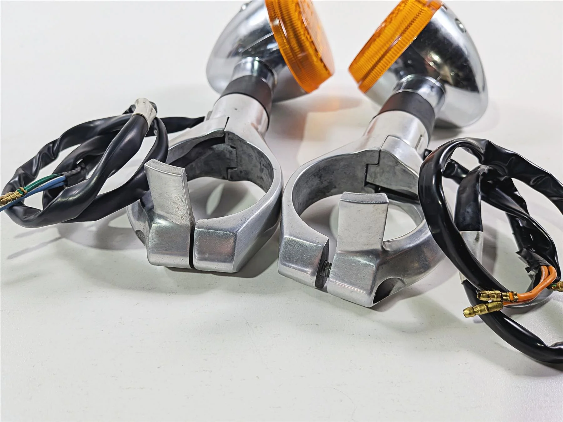 2003 Honda V-Twin VTX1800 C Left Right Front Blinker Clamp Set 33400-MBH-672 - Image 7