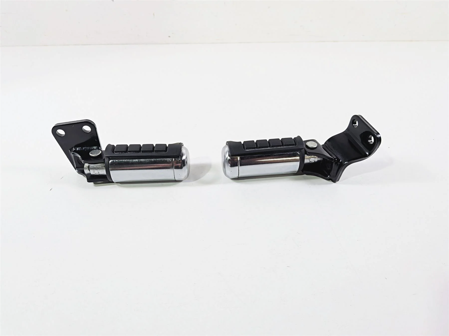2003 Honda V-Twin VTX1800 C Rear Passenger Footpeg Set 50680-MCH-000 - Image 4