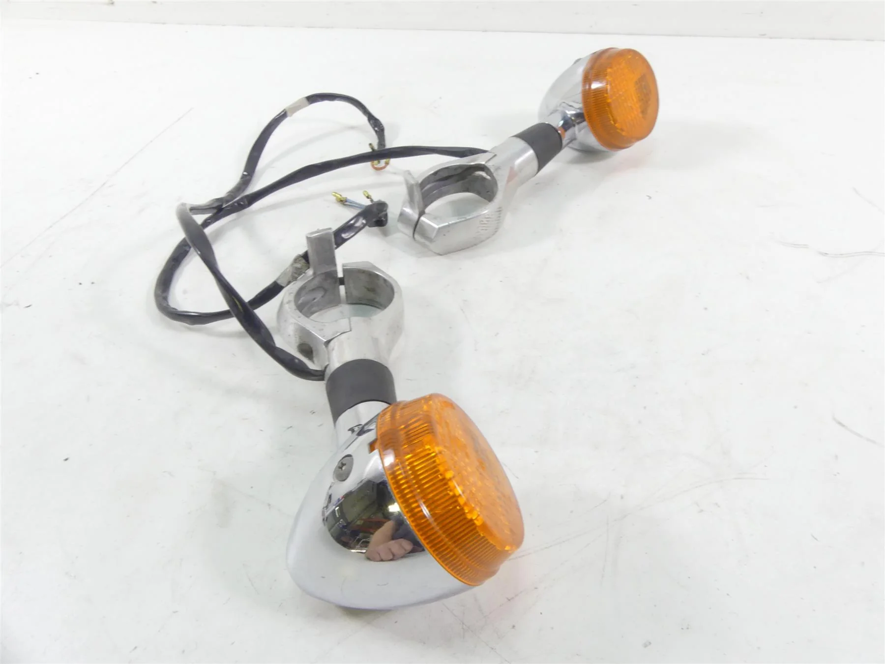 2003 Honda VTX1800R Front Blinker Turn Signal Lights & Clamp Set 33400-MBH-672 - Image 4