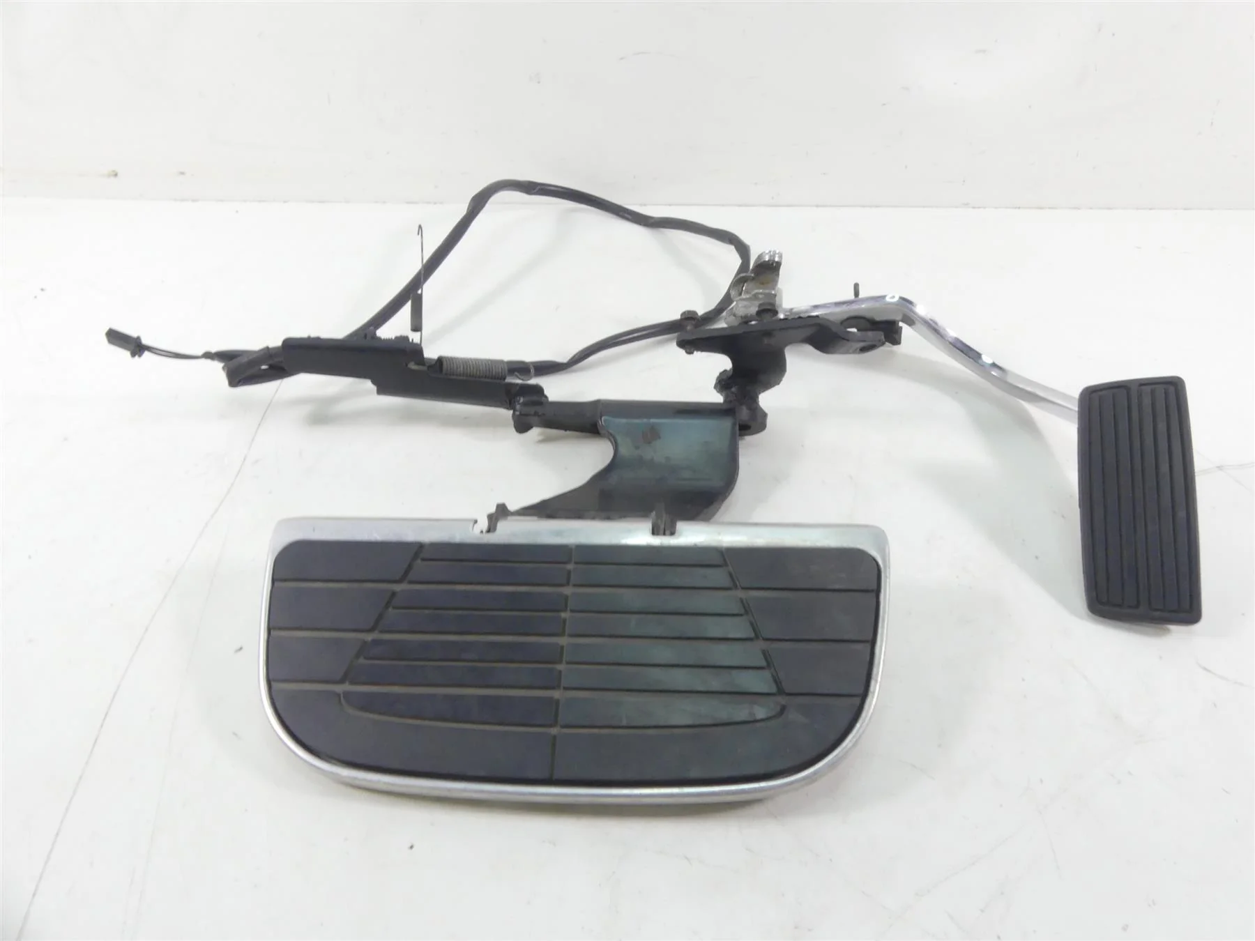 2003 Honda VTX1800R Right Front Floor Board & Brake Pedal Set 50615-MCV-000