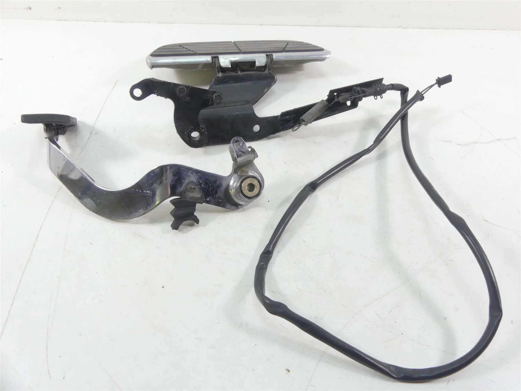 2003 Honda VTX1800R Right Front Floor Board & Brake Pedal Set 50615-MCV-000 - Image 3