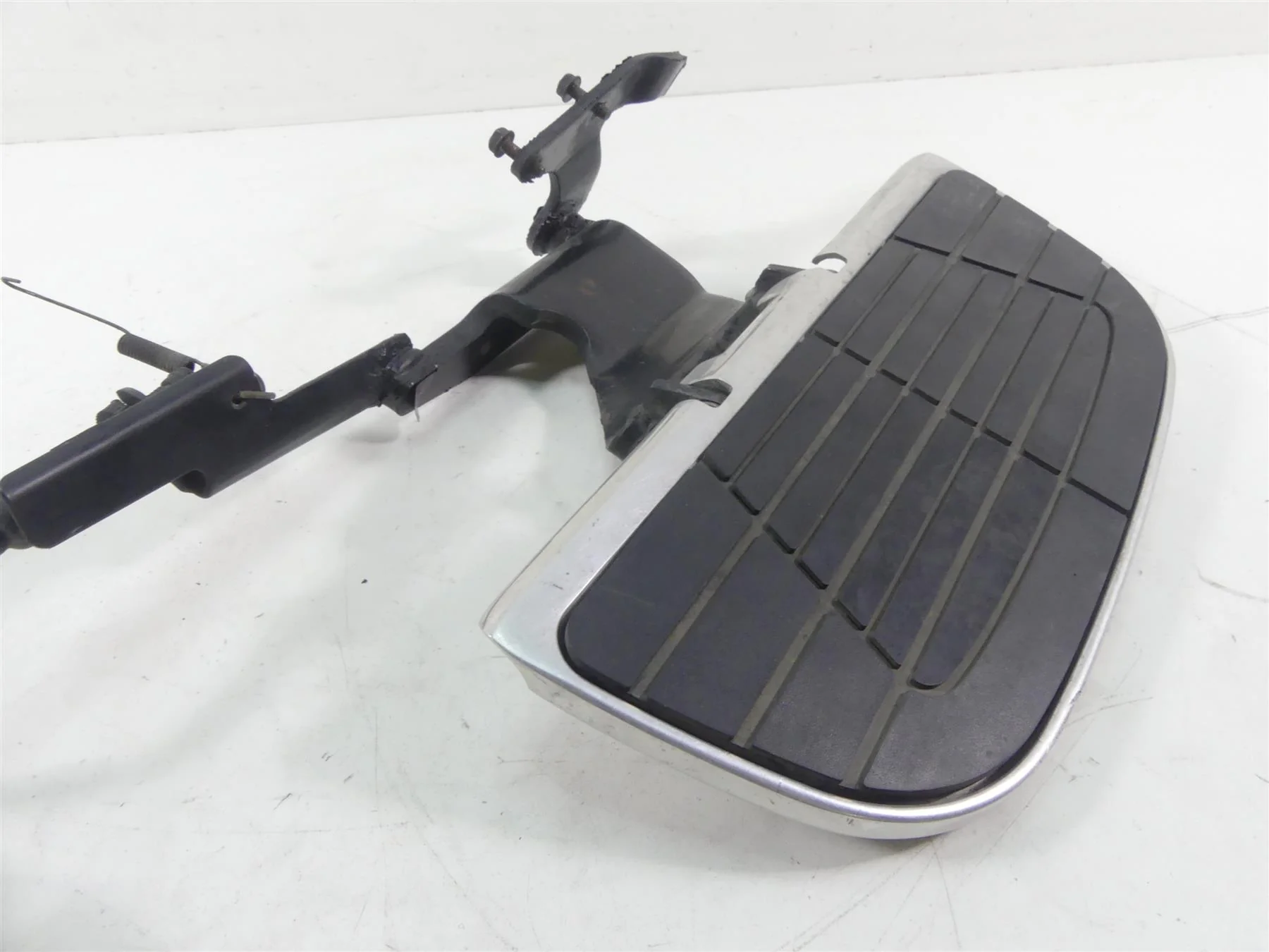 2003 Honda VTX1800R Right Front Floor Board & Brake Pedal Set 50615-MCV-000 - Image 4