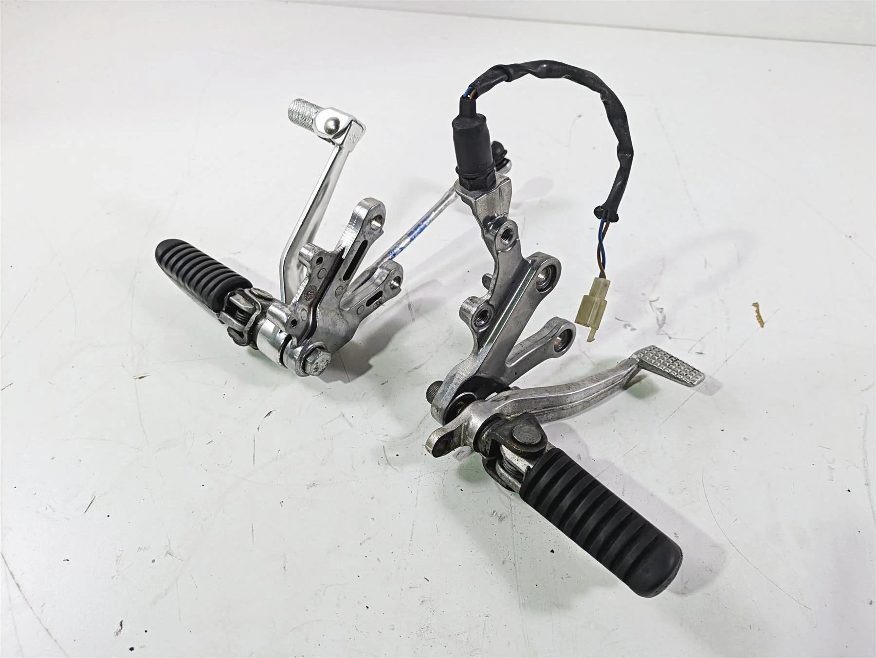 2003 Kawasaki ZX9R Ninja Left Right Rider Footpeg Set Shifter 35011-1874