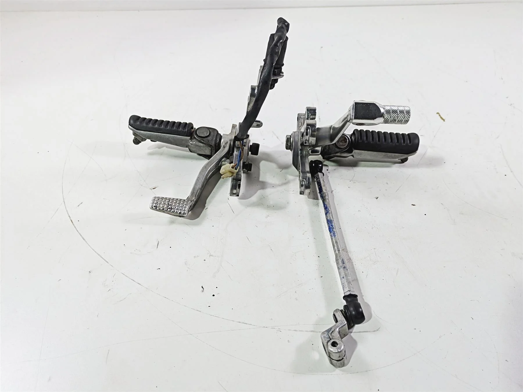 2003 Kawasaki ZX9R Ninja Left Right Rider Footpeg Set Shifter 35011-1874 - Image 5