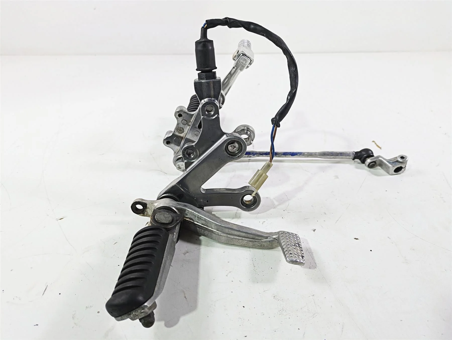 2003 Kawasaki ZX9R Ninja Left Right Rider Footpeg Set Shifter 35011-1874 - Image 6