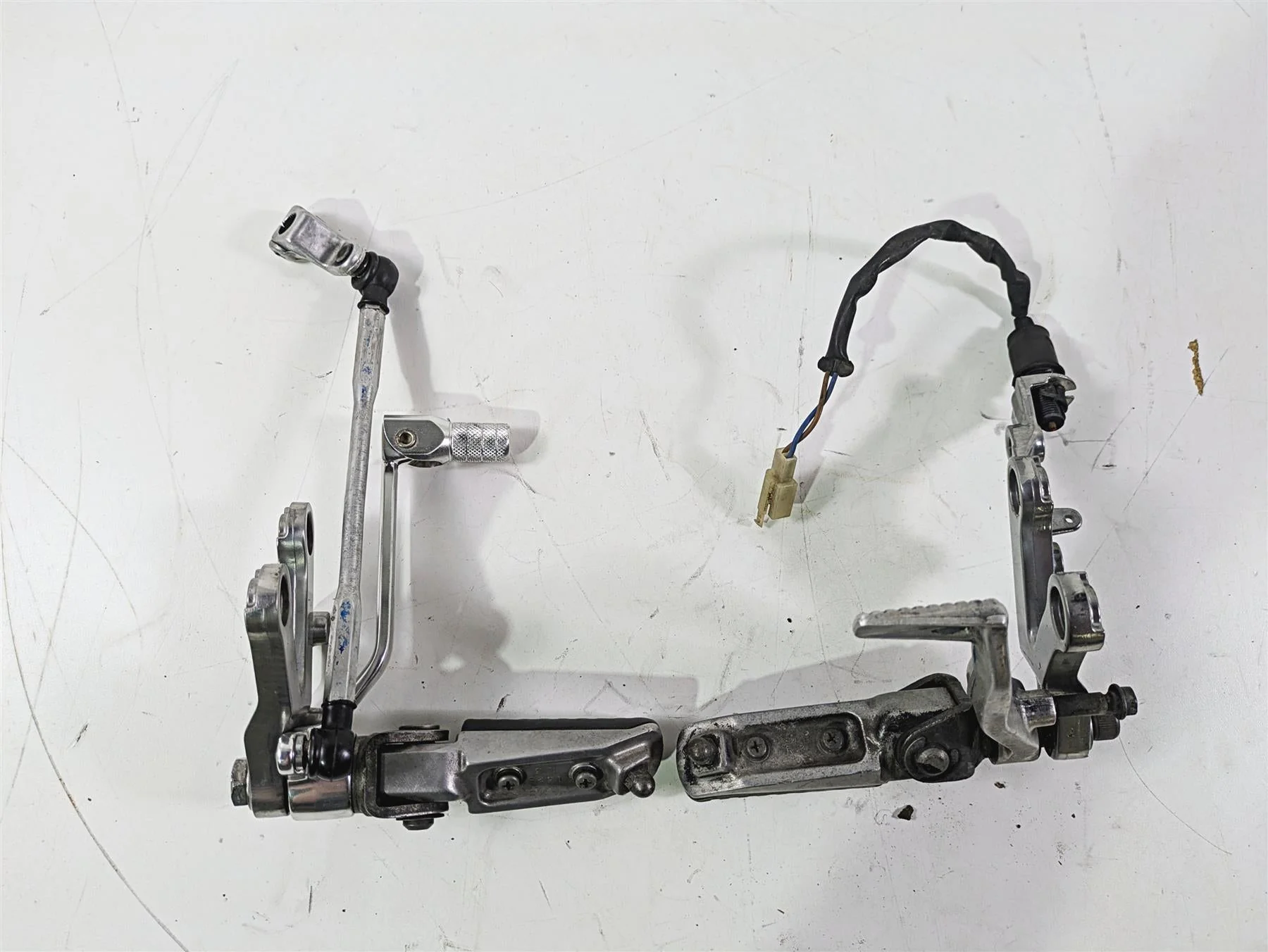 2003 Kawasaki ZX9R Ninja Left Right Rider Footpeg Set Shifter 35011-1874 - Image 8