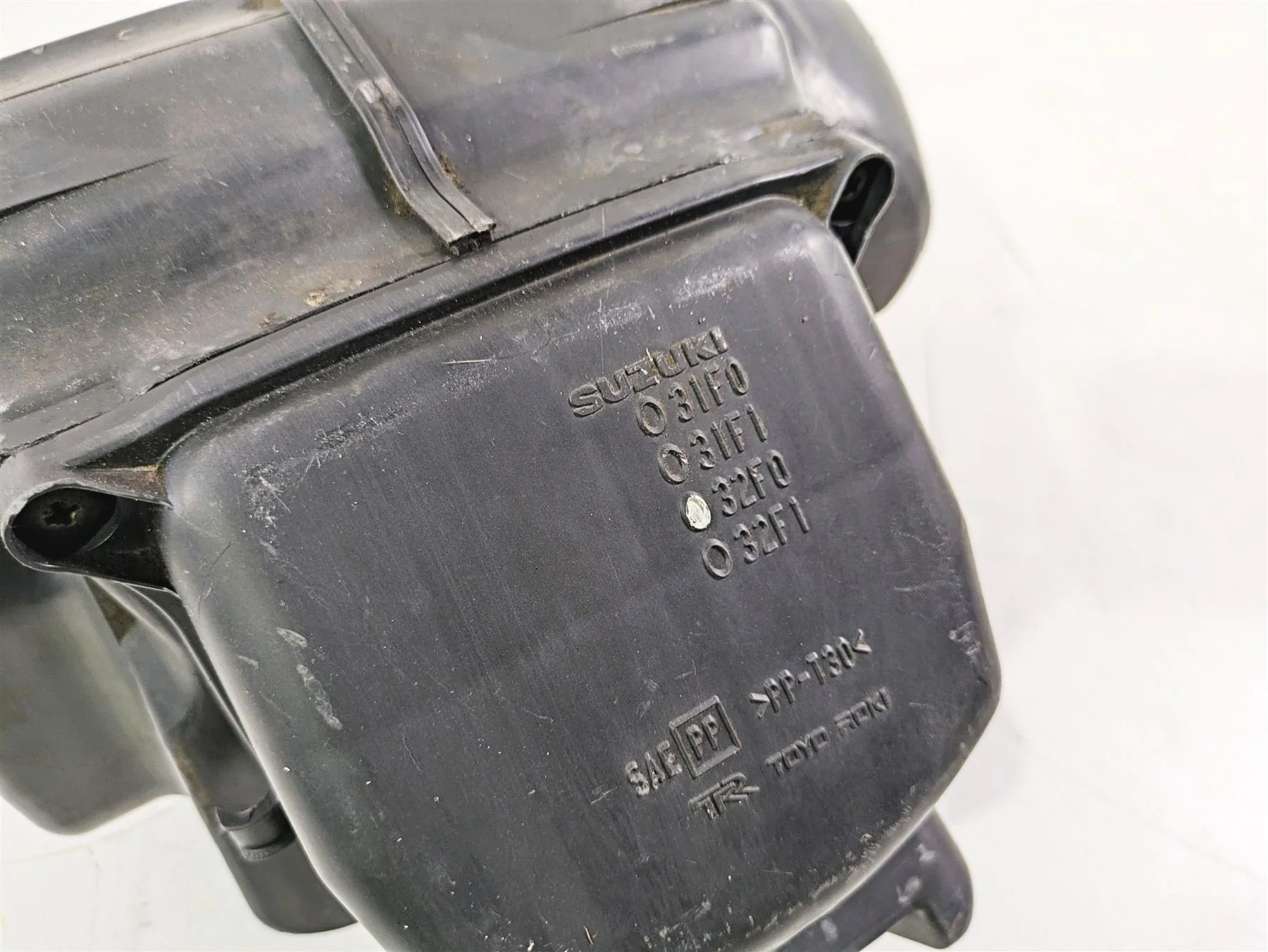 2003 Suzuki GSF1200 Bandit Air Filter Breather Cleaner Box 13700-32F00 - Image 7