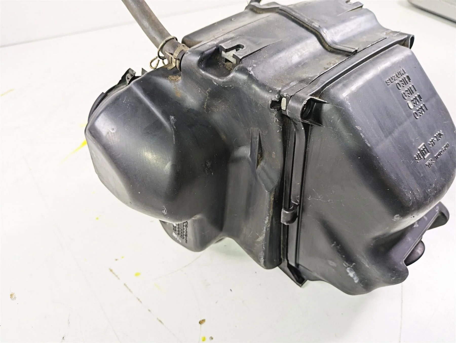 2003 Suzuki GSF1200 Bandit Air Filter Breather Cleaner Box 13700-32F00 - Image 8