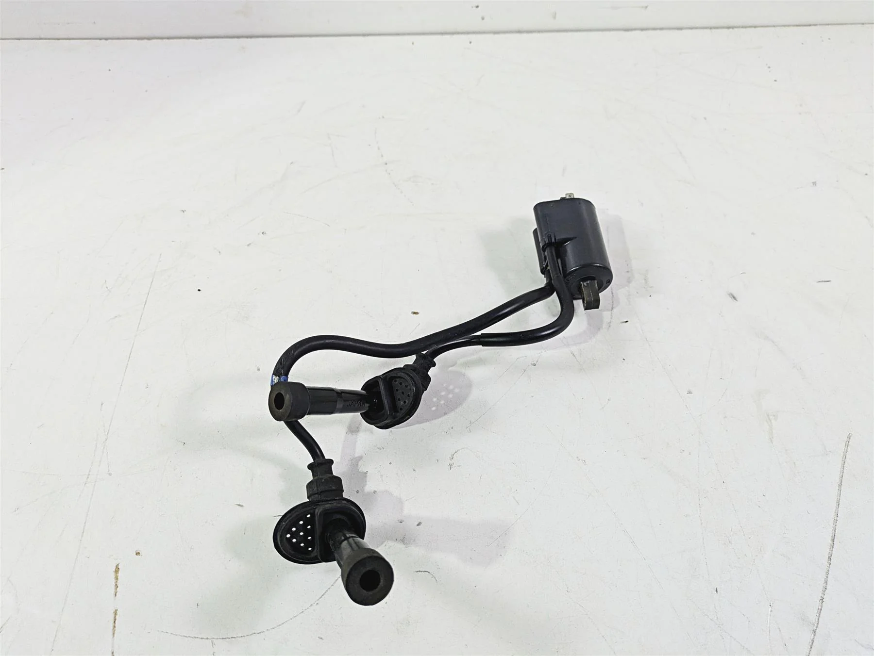 2003 Suzuki GSF1200 Bandit Denso Ignition Coil + Wiring & Plugs 33420-31F00 - Image 4