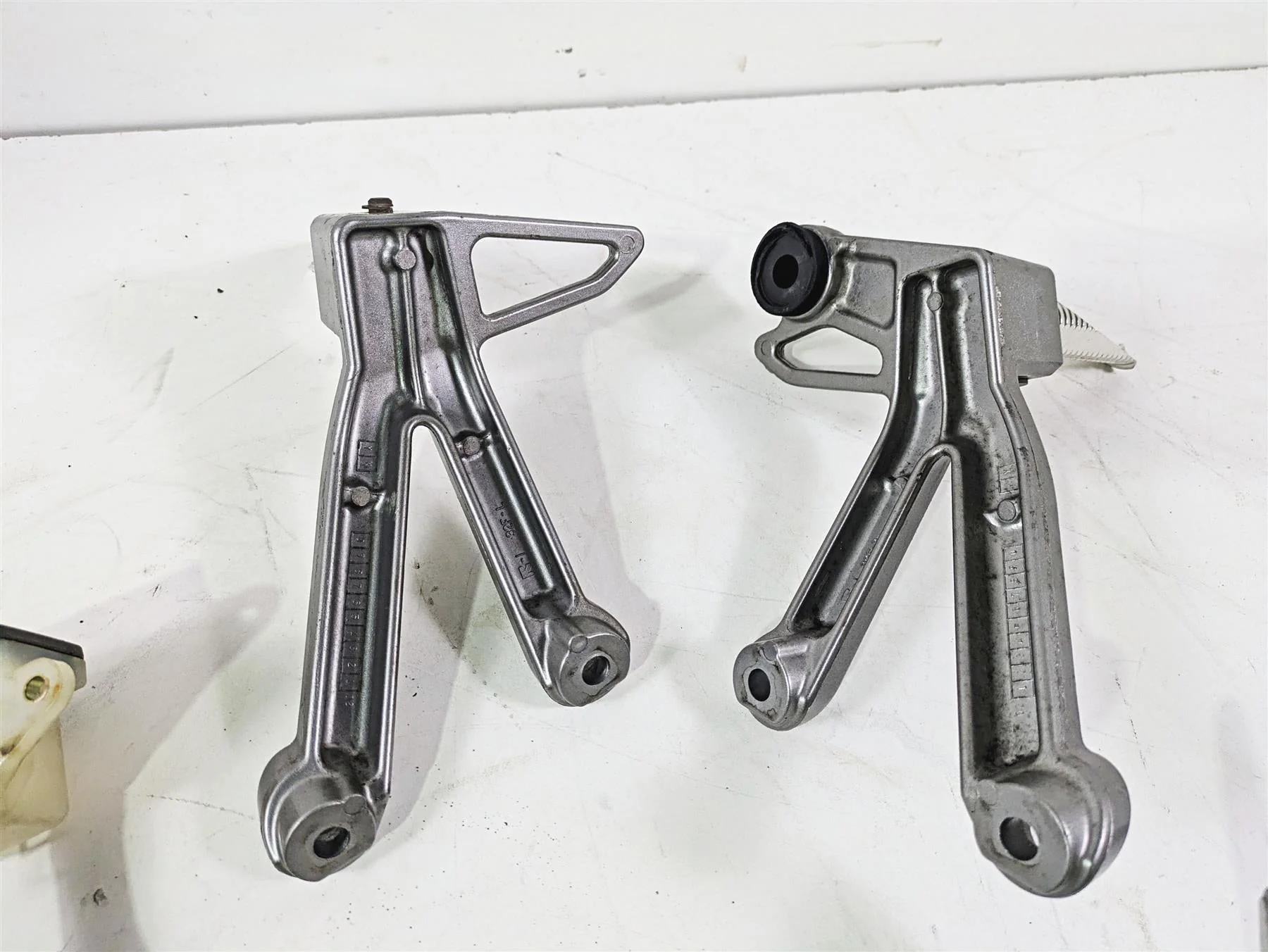 2003 Suzuki GSF1200 Bandit Foot Peg Rest + Shifter & Brake Lever Set 43511-26E02 - Image 12