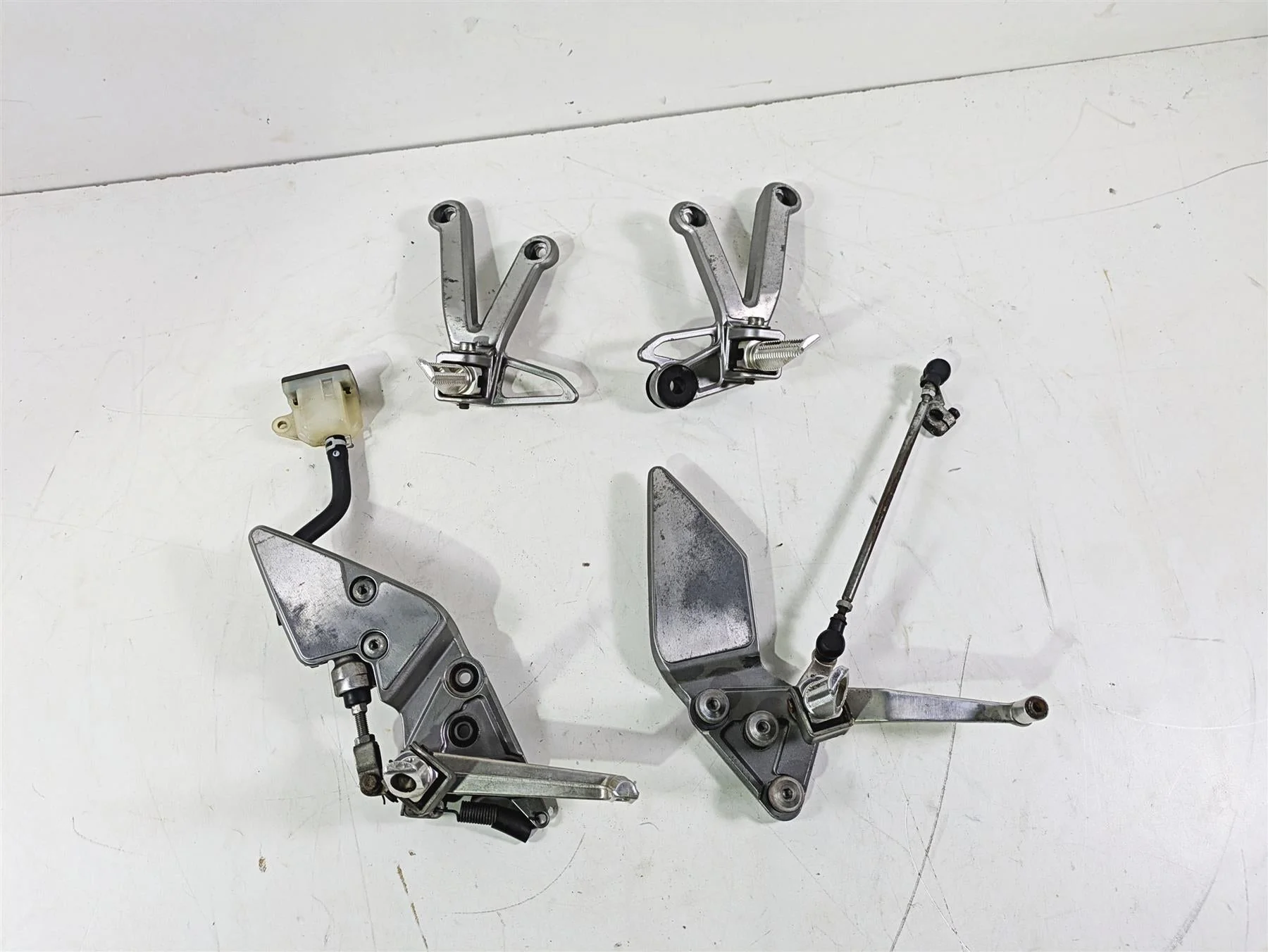 2003 Suzuki GSF1200 Bandit Foot Peg Rest + Shifter & Brake Lever Set 43511-26E02 - Image 3