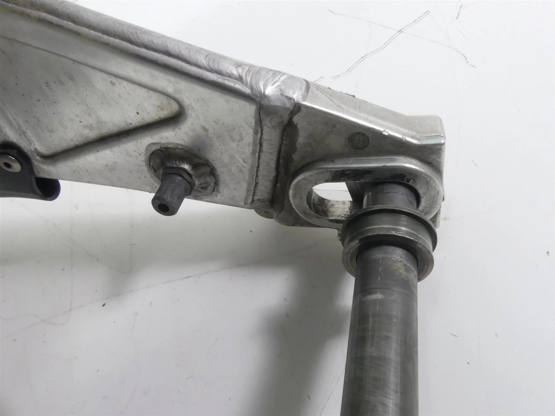 2004 Aprilia RSV 2 1000R Mille Rear Swing Arm Swingarm Suspension Fork AP8145020 - Image 3