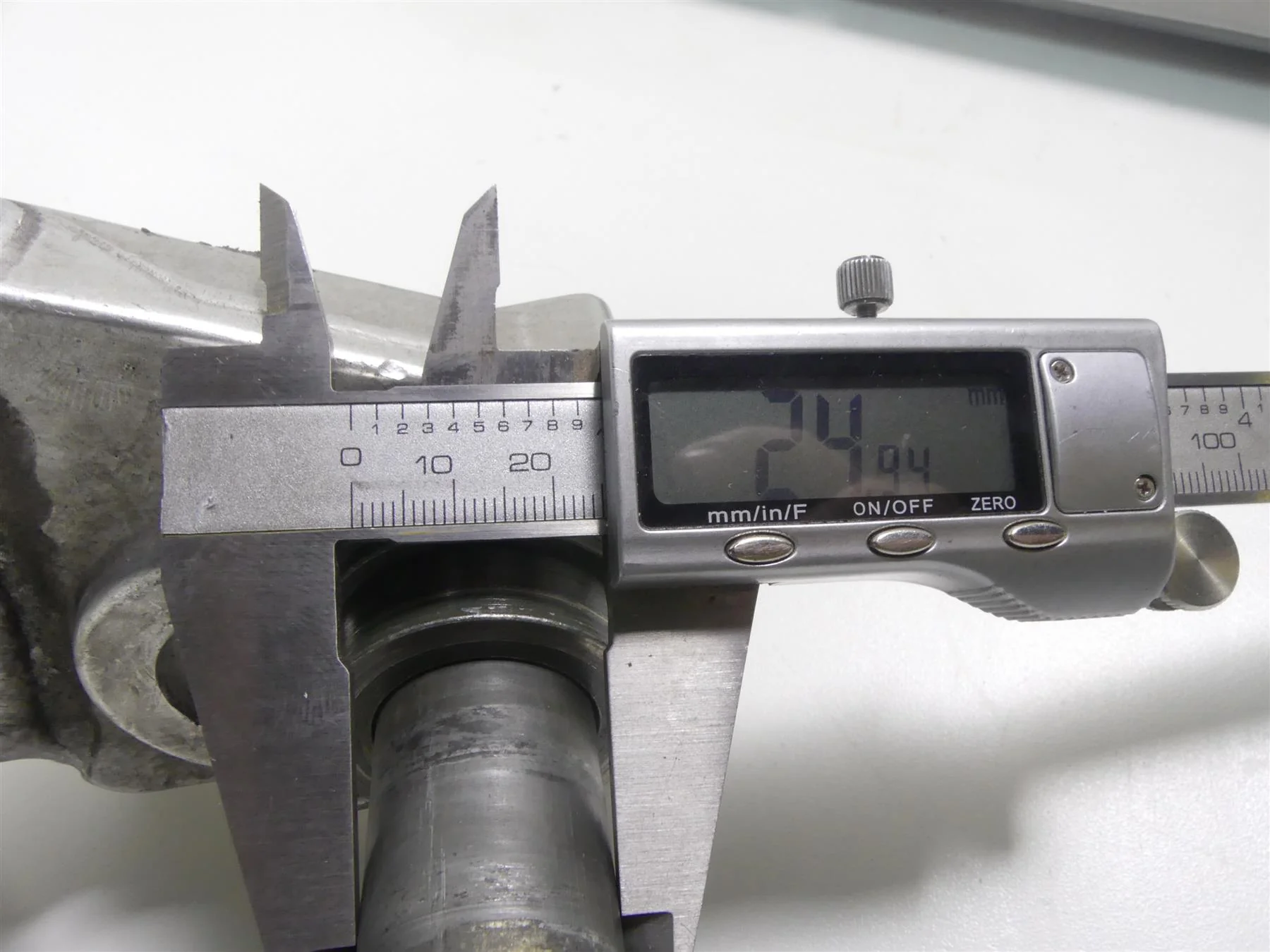 2004 Aprilia RSV 2 1000R Mille Rear Swing Arm Swingarm Suspension Fork AP8145020 - Image 5