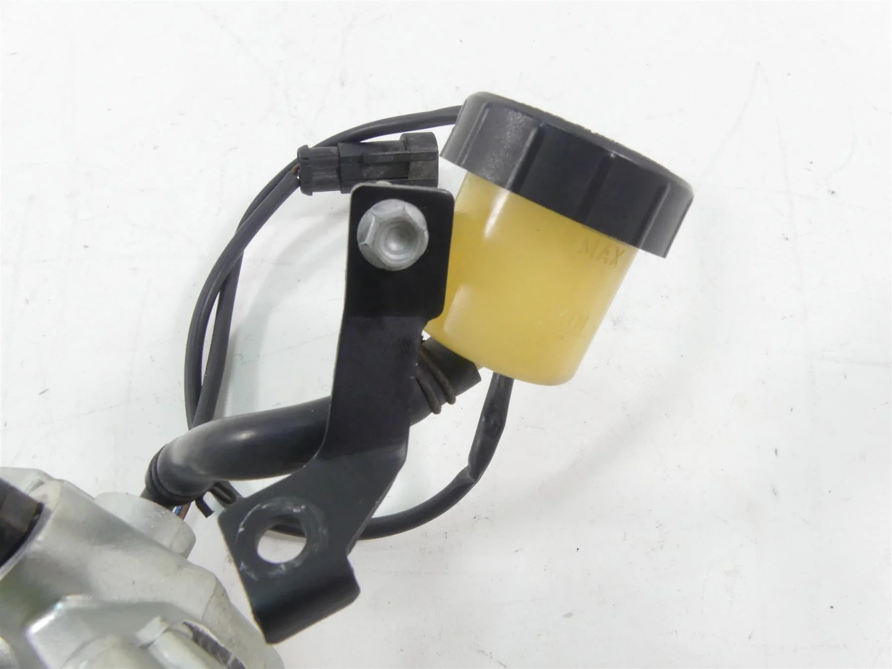 2004 Aprilia RSV1000 R Mille Brembo Clutch Radial Master Cylinder AP8176193 - Image 3