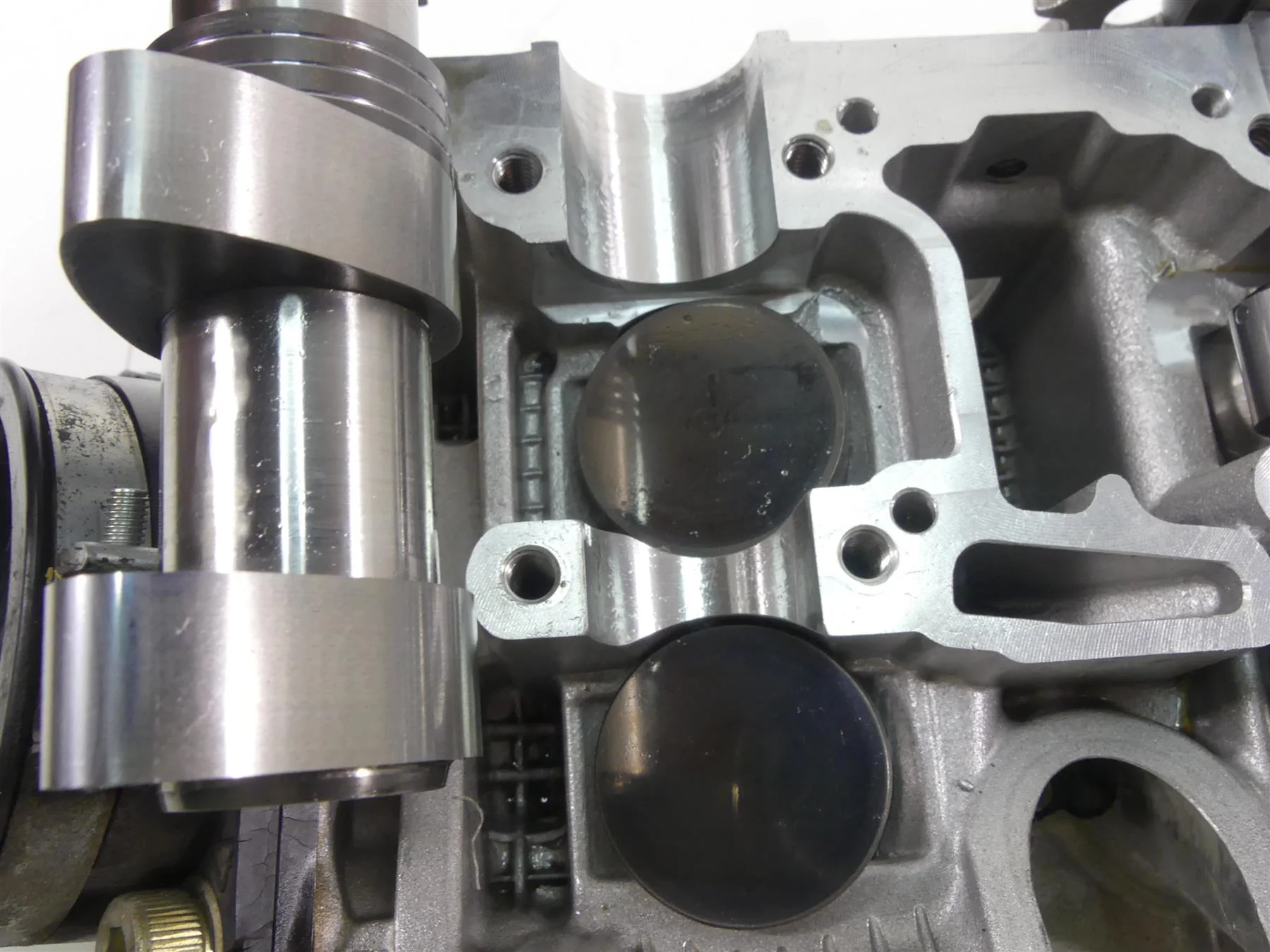 2004 Aprilia RSV1000 R Mille Front Cylinderhead Cylinder Head AP0613465 - Image 5