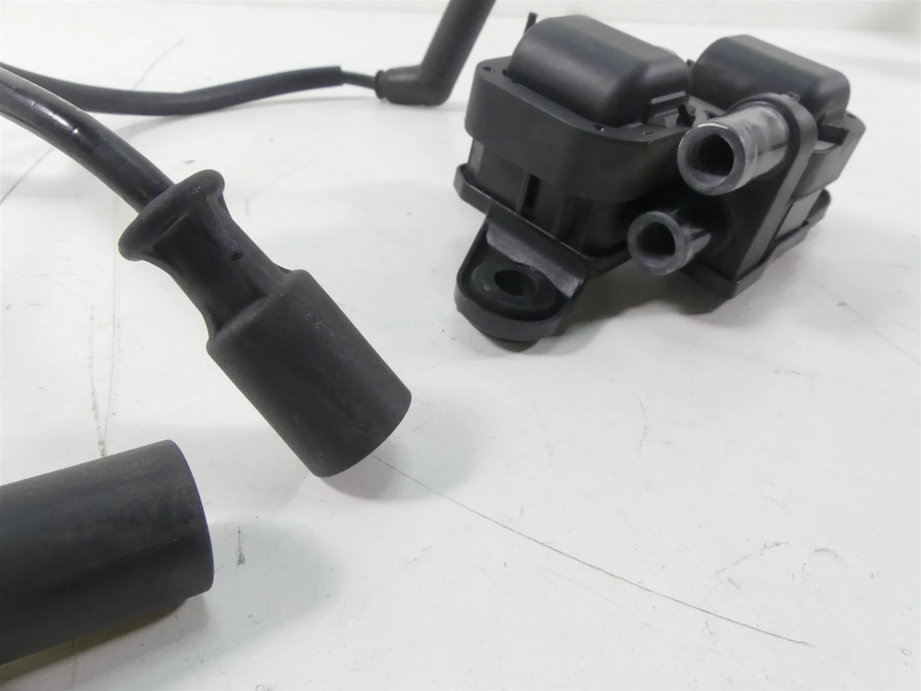 2004 Aprilia RSV1000 R Mille Ignition Coil Wire Plug Set AP0266070 - Image 4