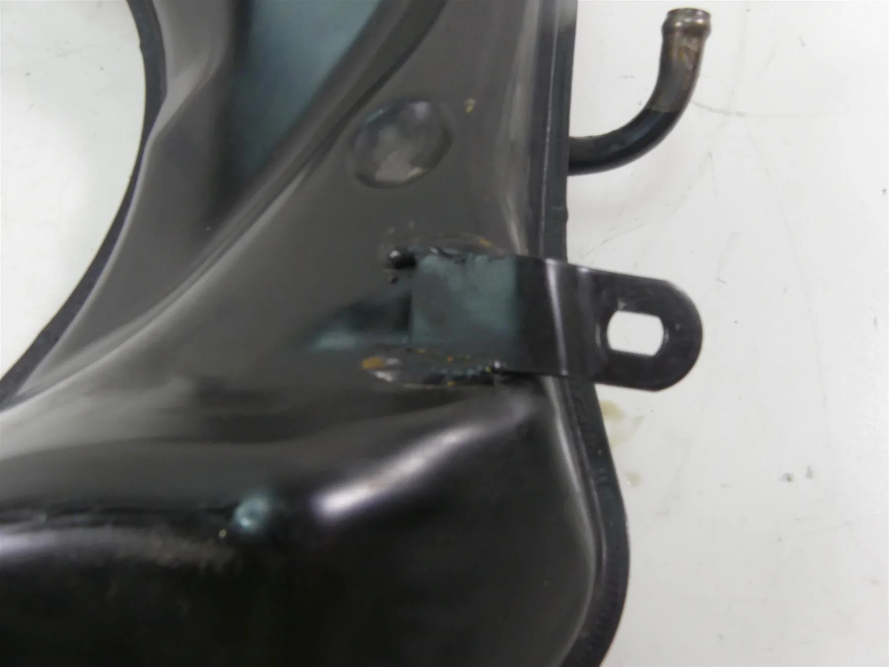 2004 Aprilia RSV1000 R Mille Metal Oil Tank Reservoir AP8158120 - Image 10